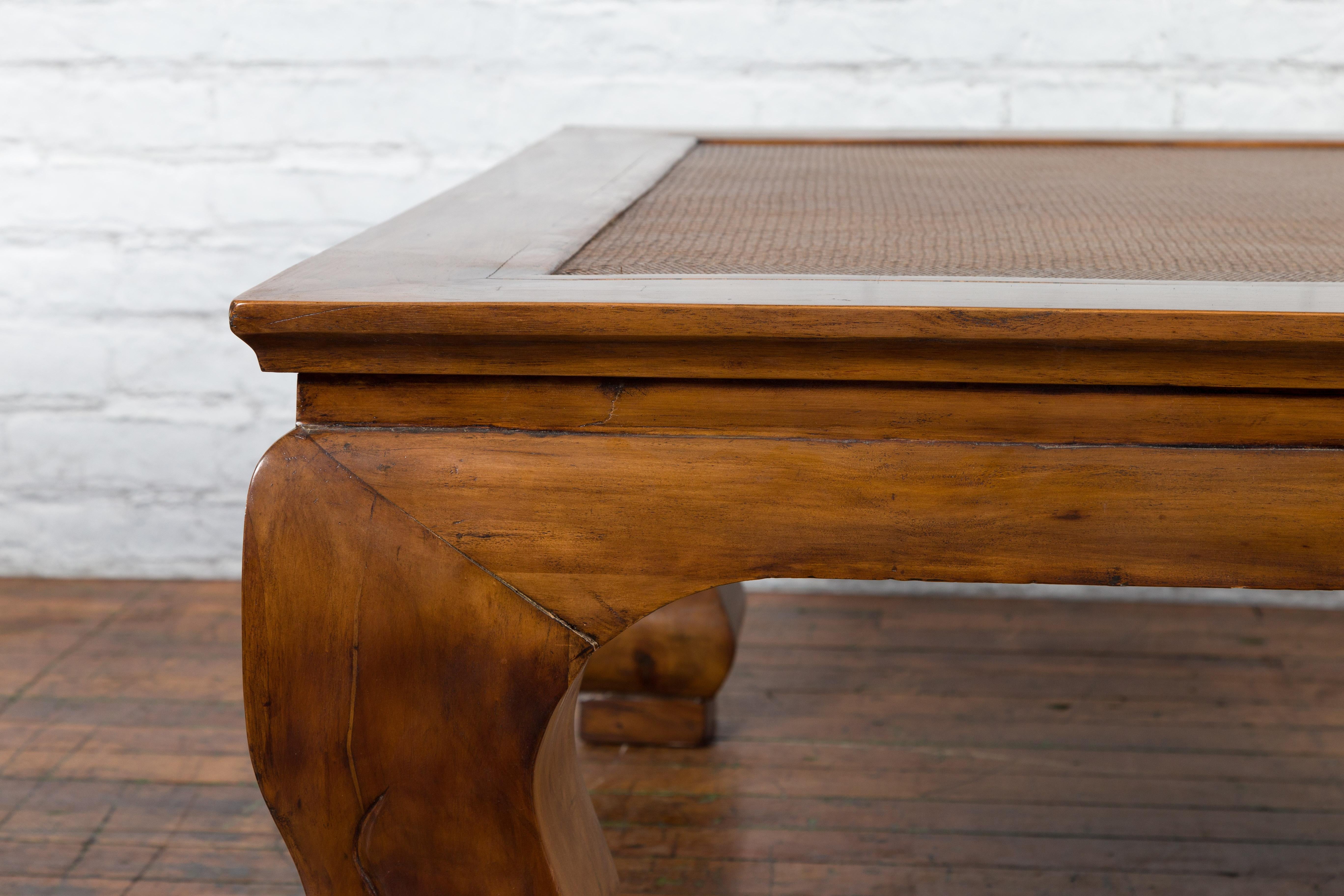 Table basse de la dynastie Qing du 19e siècle avec plateau en rotin encastré Bon état - En vente à Yonkers, NY
