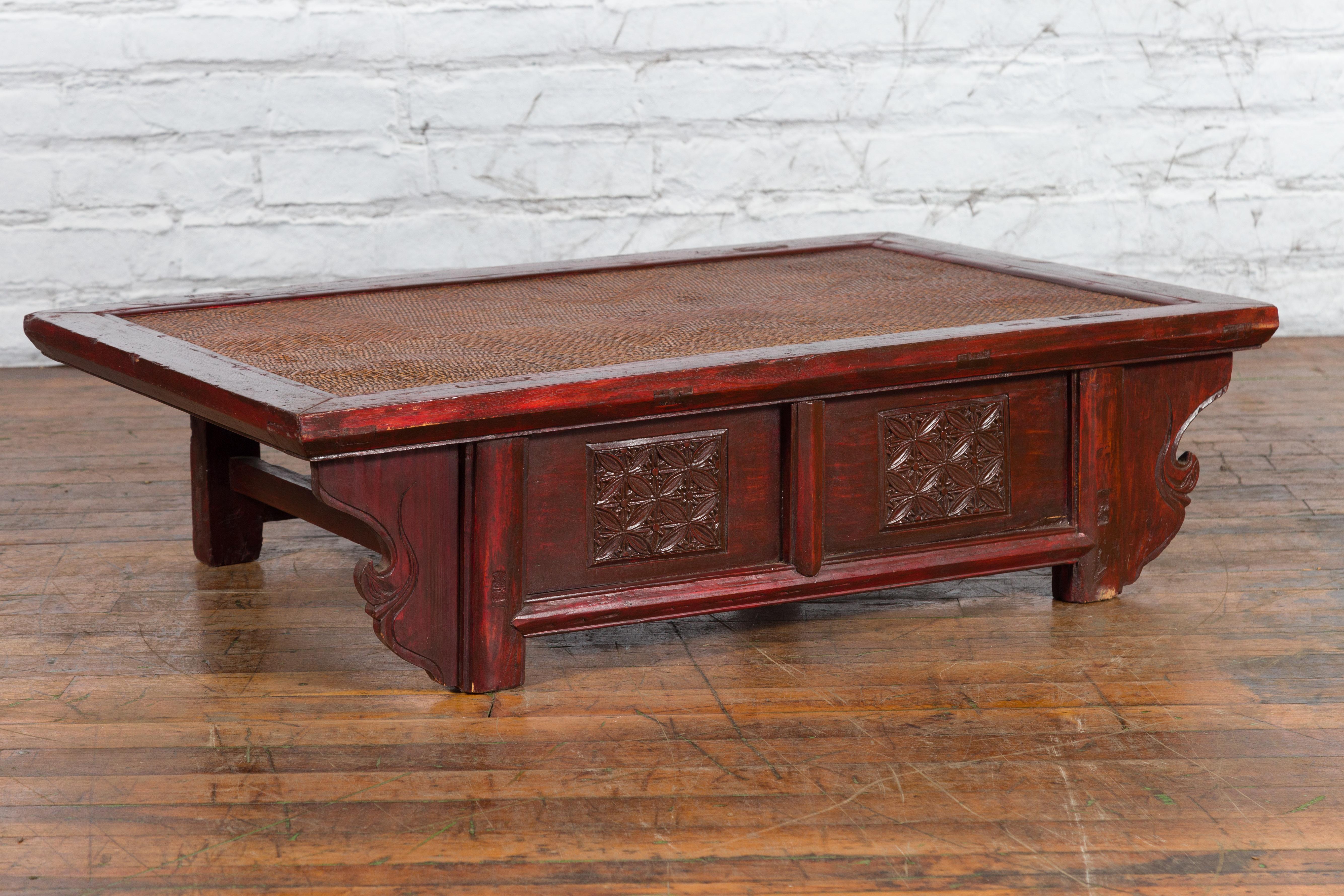 Chinese 19th Century Qing Dynasty Dark Red Lacquer Coffee Table with Rattan Top For Sale 6