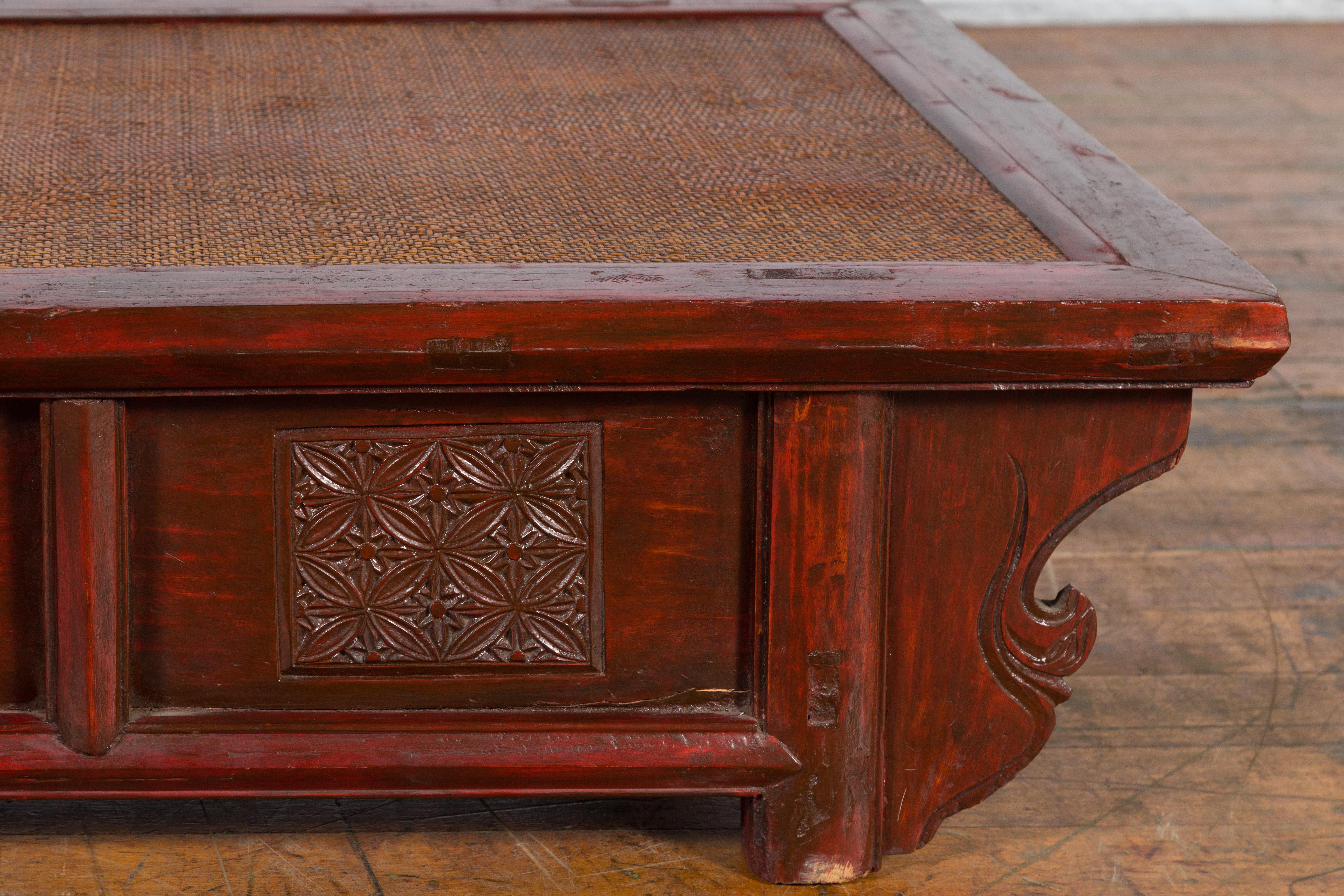 Chinese 19th Century Qing Dynasty Dark Red Lacquer Coffee Table with Rattan Top For Sale 2