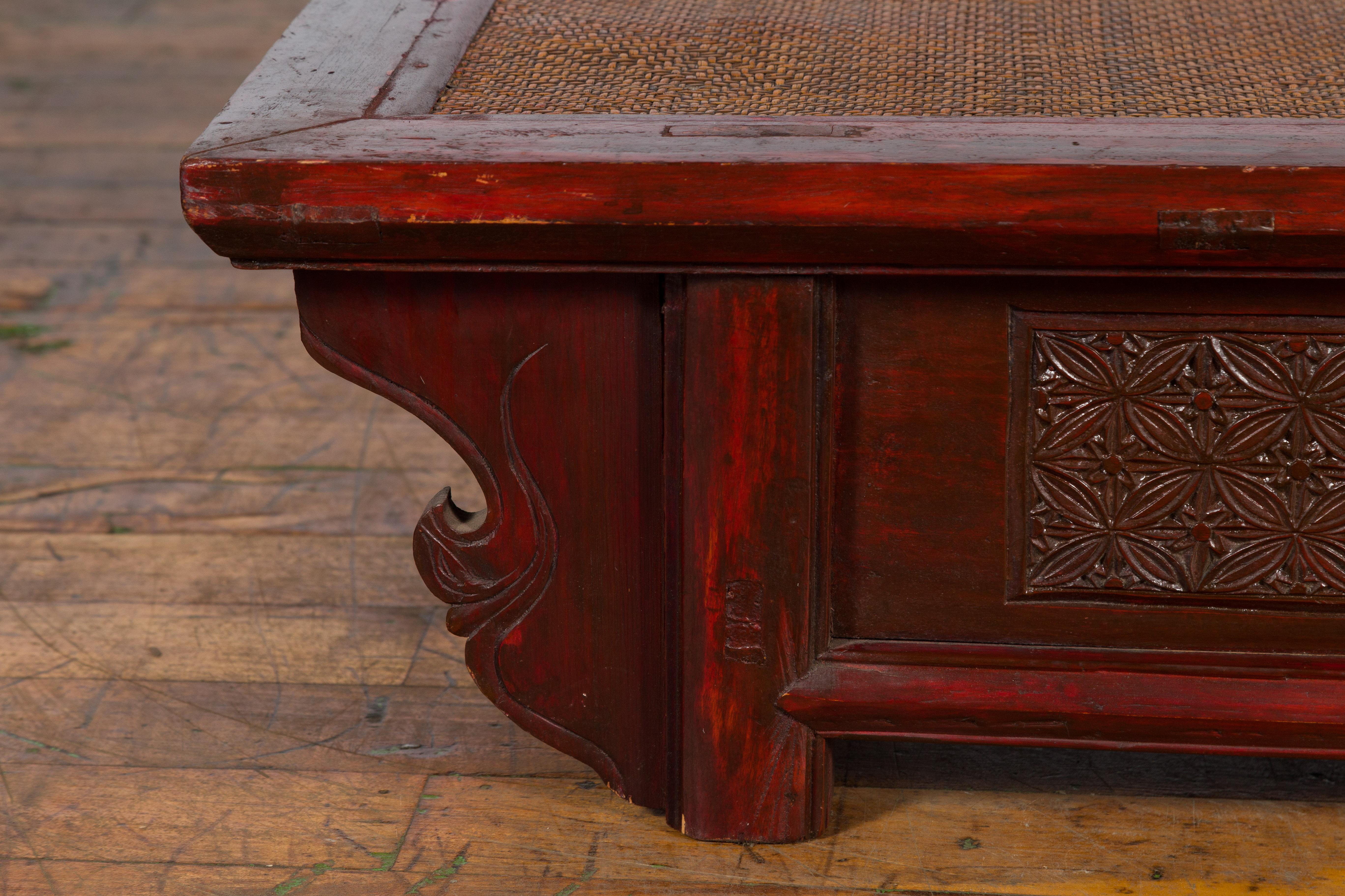 Chinese 19th Century Qing Dynasty Dark Red Lacquer Coffee Table with Rattan Top For Sale 4