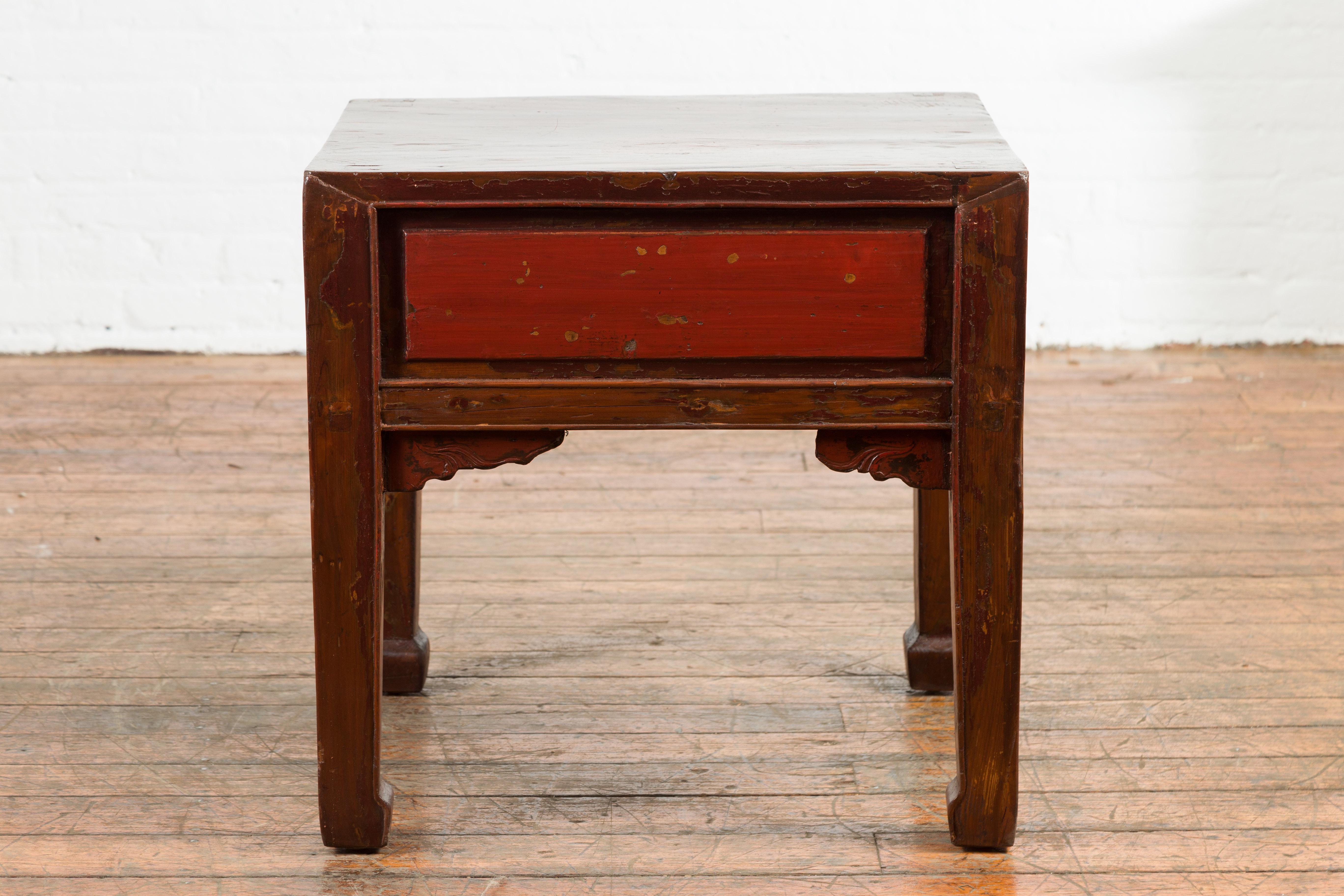 Chinese 19th Century Qing Dynasty Distressed Side Table with Cinnabar Underglaze For Sale 6