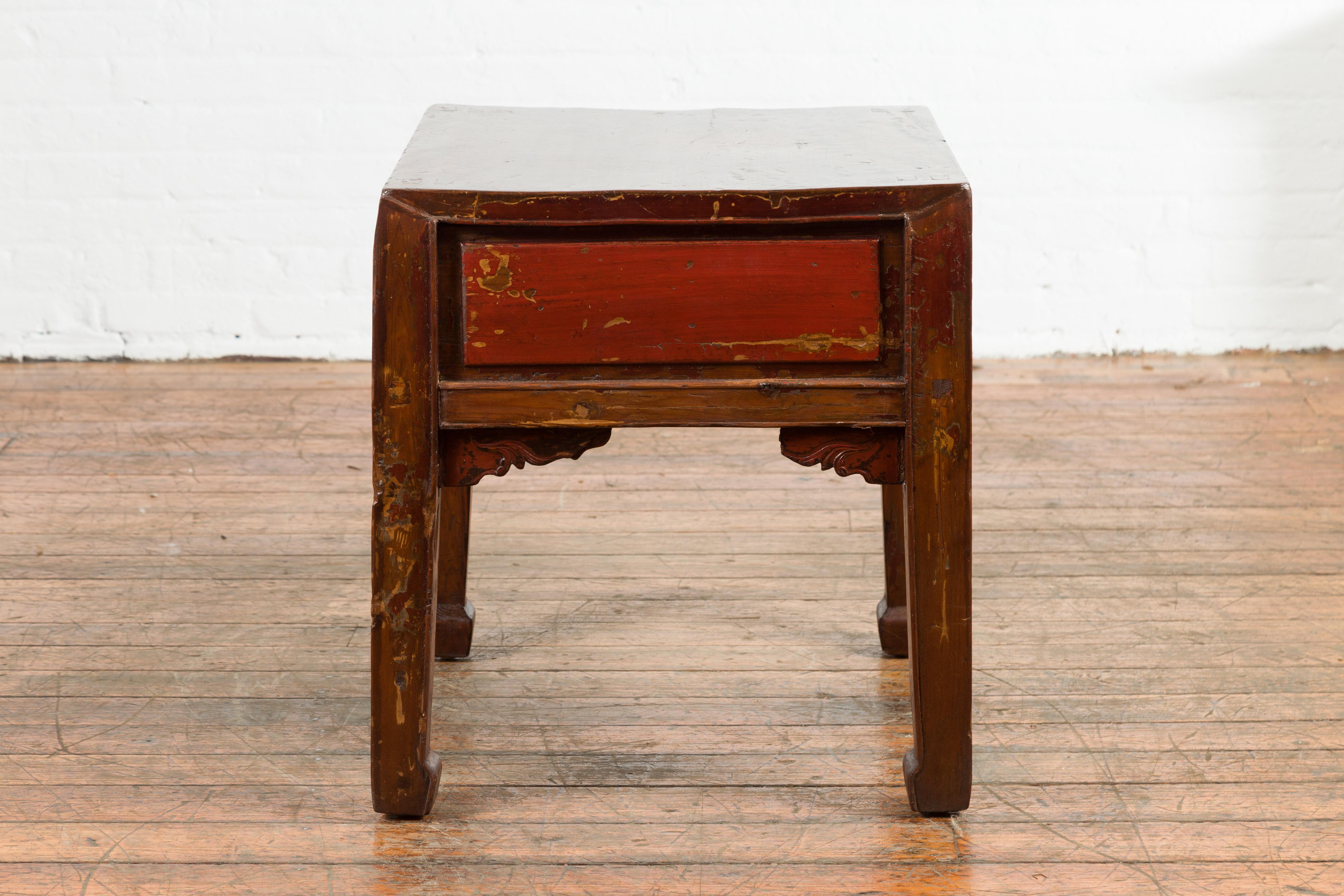 Chinese 19th Century Qing Dynasty Distressed Side Table with Cinnabar Underglaze For Sale 7