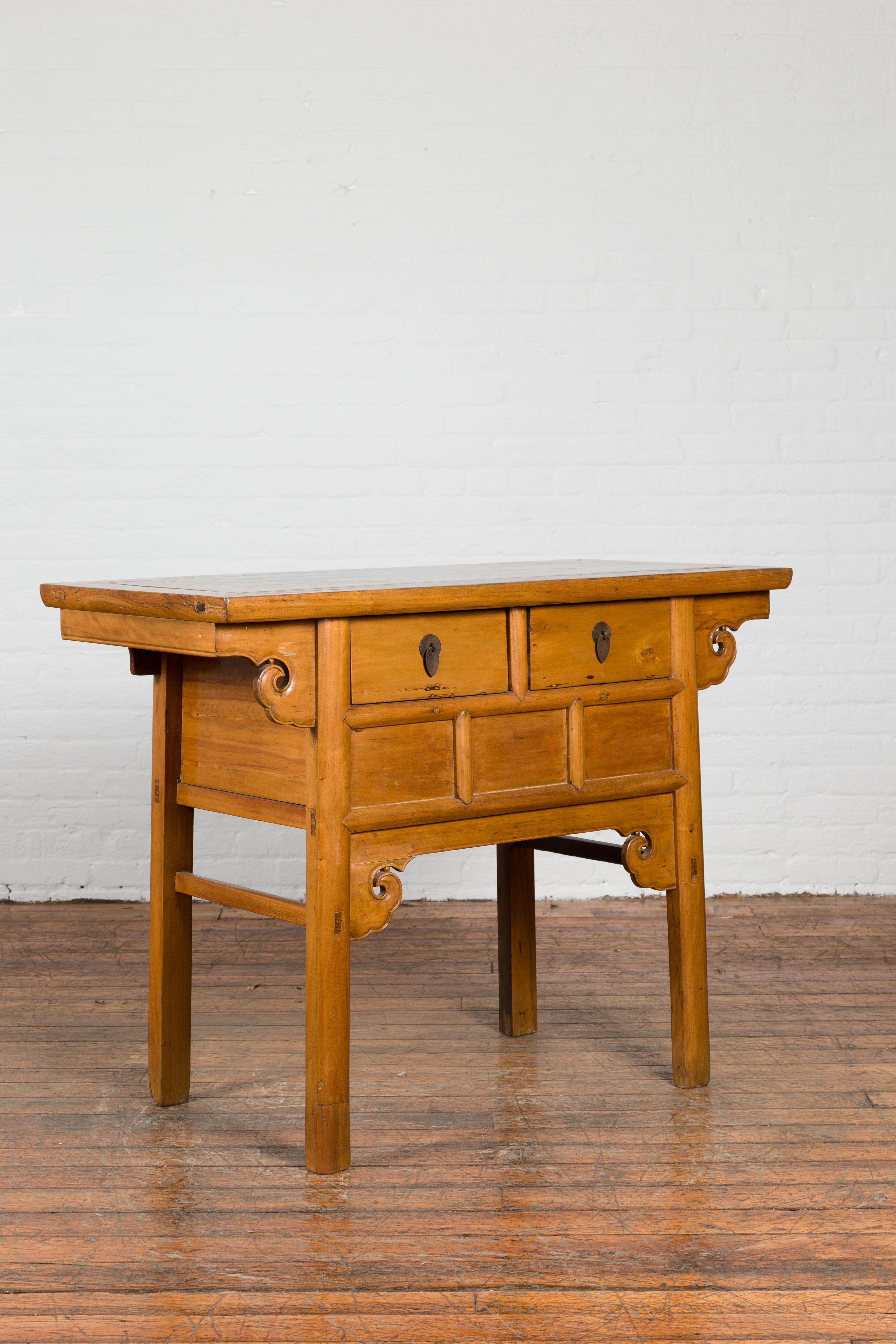 Chinese 19th Century Qing Dynasty Elm Table with Carved Spandrels and Drawers In Good Condition For Sale In Yonkers, NY
