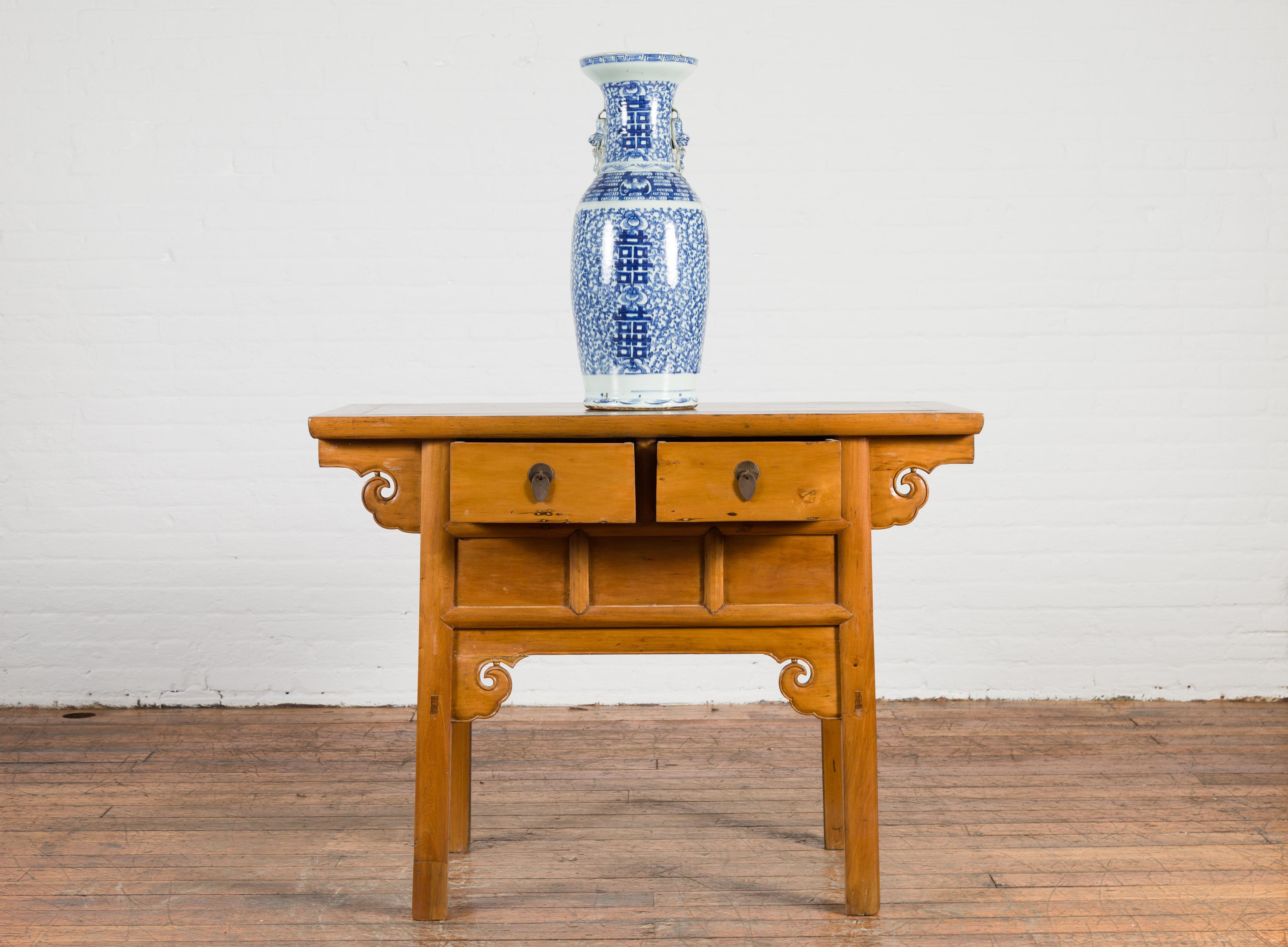Chinese 19th Century Qing Dynasty Elm Table with Carved Spandrels and Drawers For Sale 1