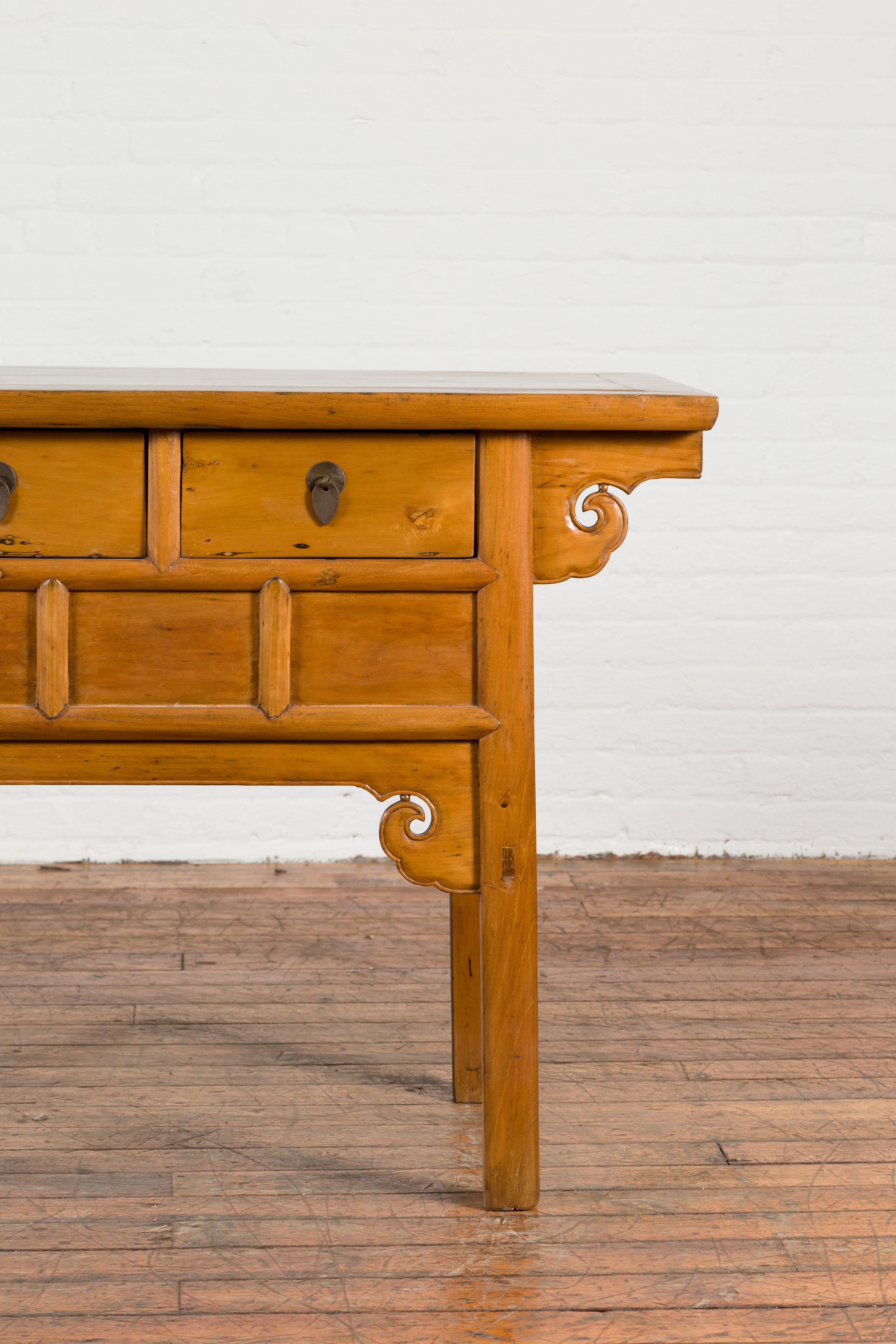 Chinese 19th Century Qing Dynasty Elm Table with Carved Spandrels and Drawers For Sale 3