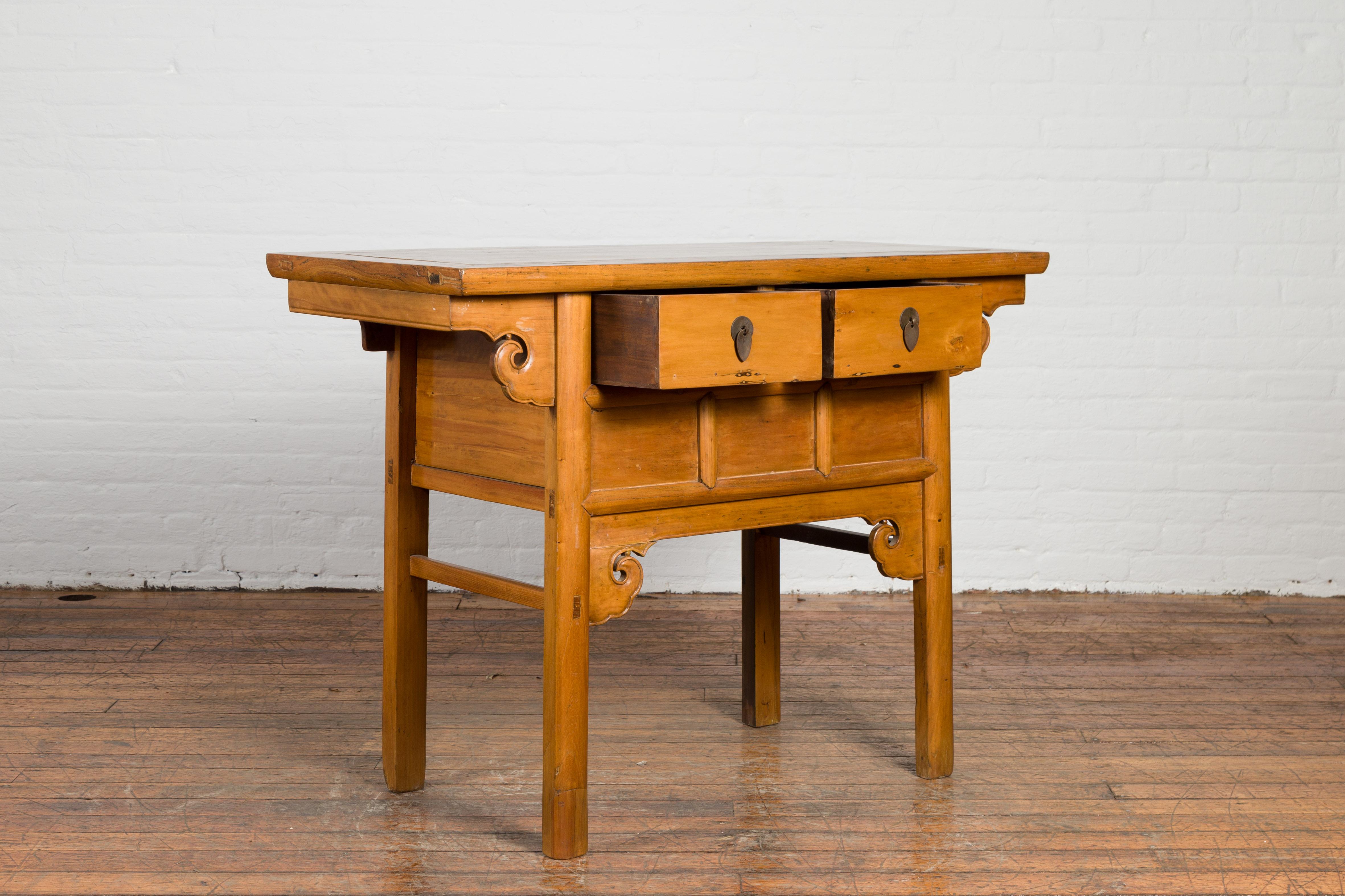 Chinese 19th Century Qing Dynasty Elm Table with Carved Spandrels and Drawers For Sale 4