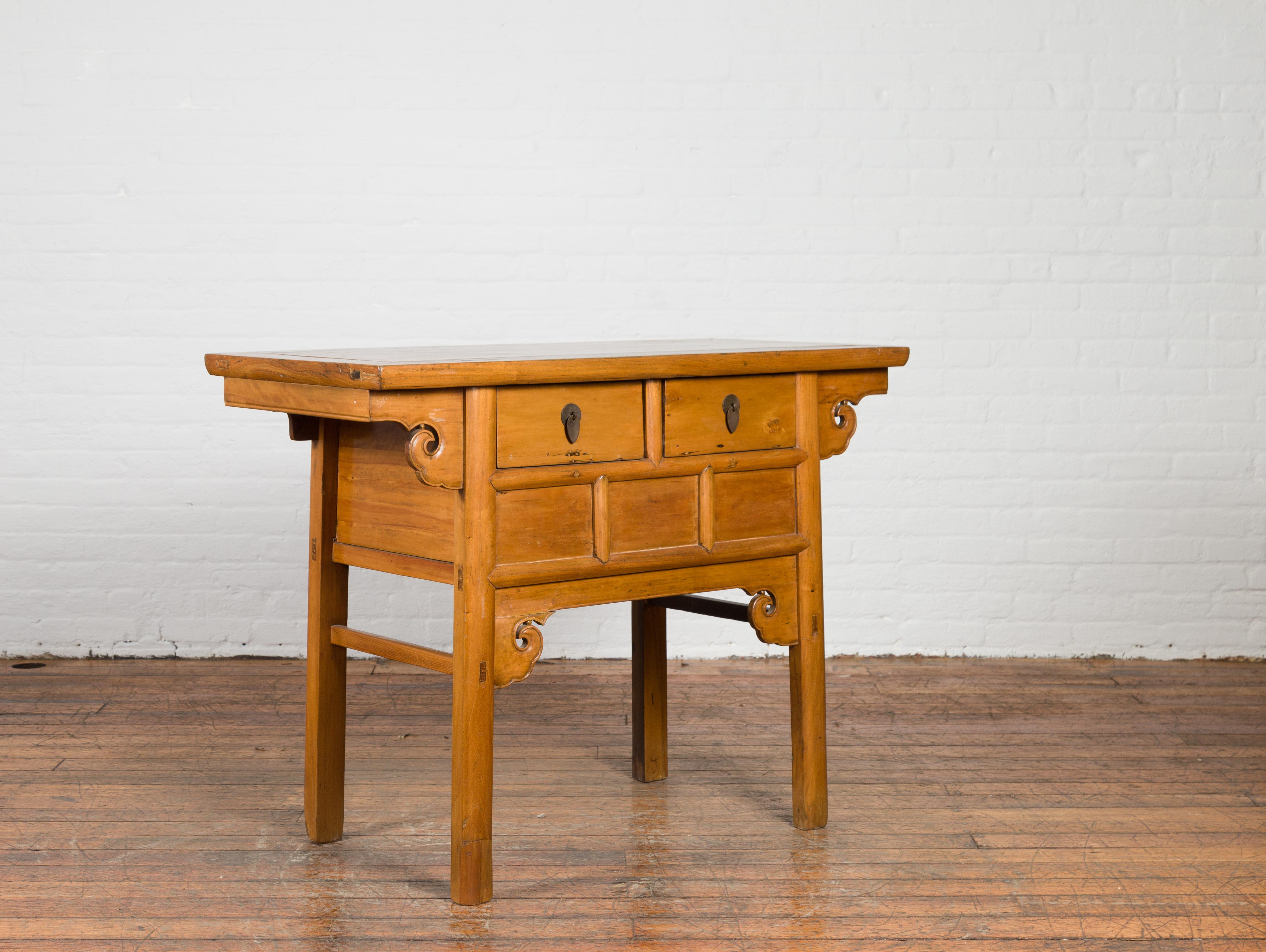 Chinese 19th Century Qing Dynasty Elm Table with Carved Spandrels and Drawers For Sale 5