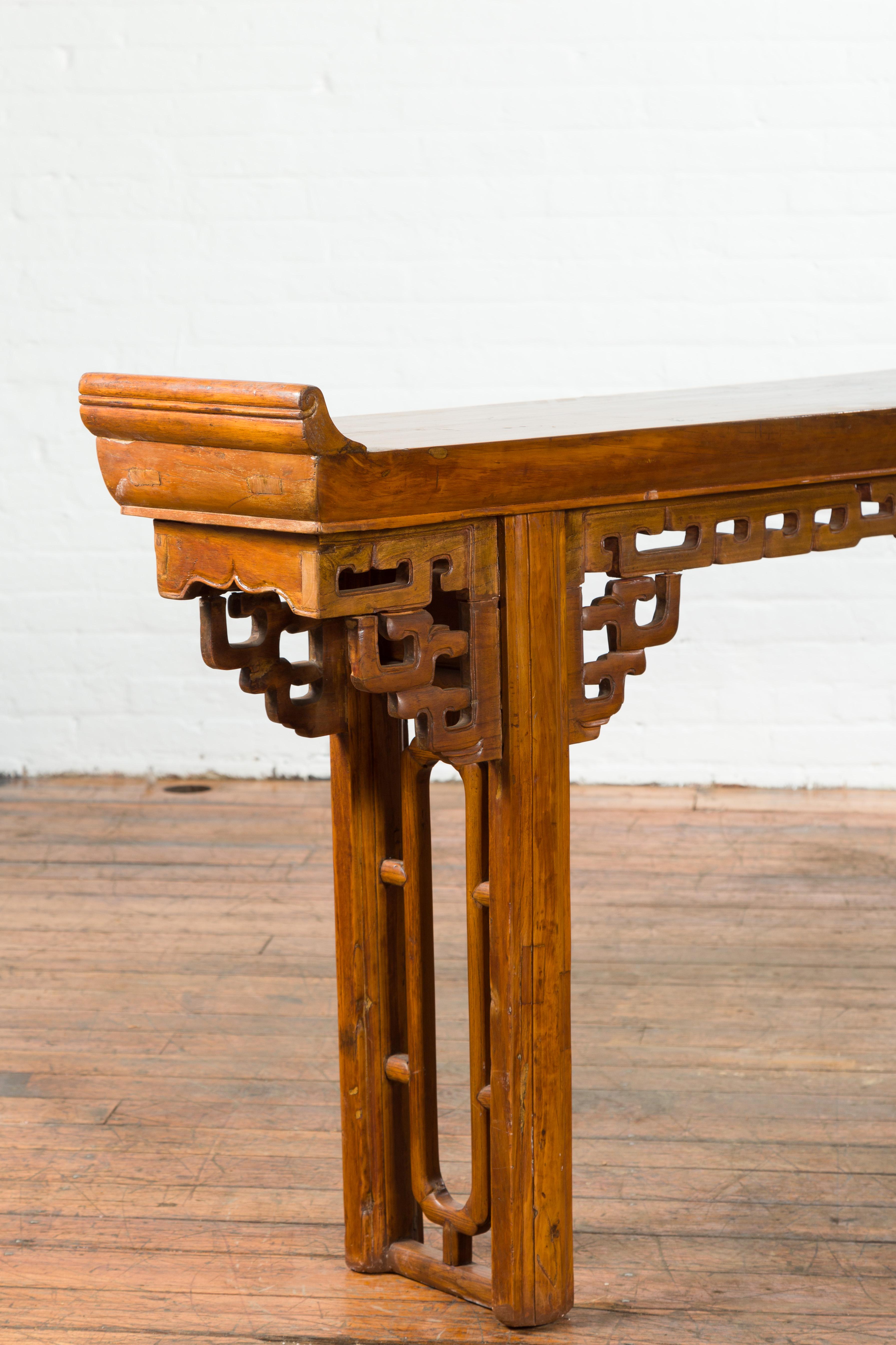 Chinese 19th Century Qing Dynasty Period Altar Console Table with Open Fretwork For Sale 6