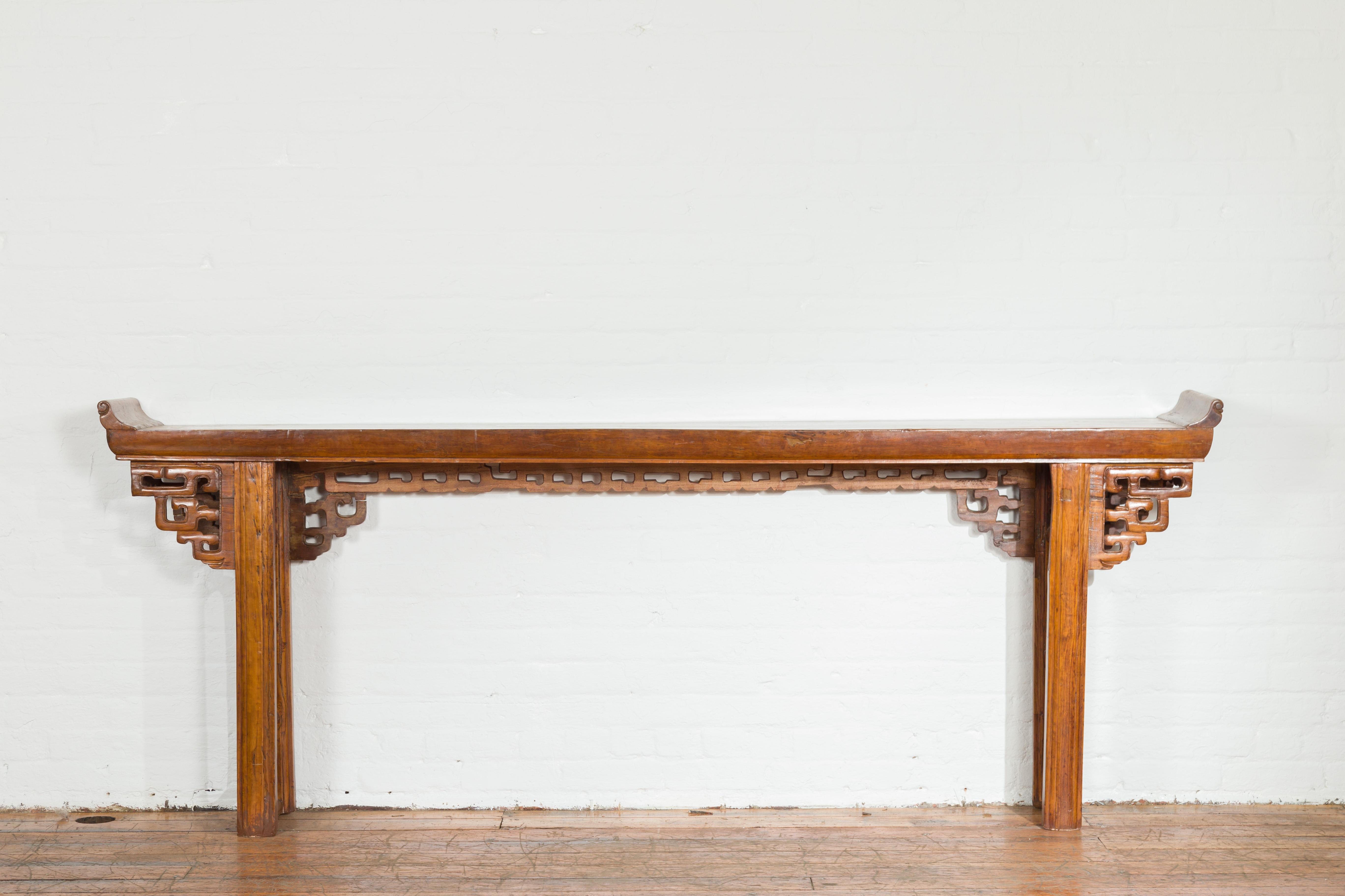 Chinese 19th Century Qing Dynasty Period Altar Console Table with Open Fretwork For Sale 10