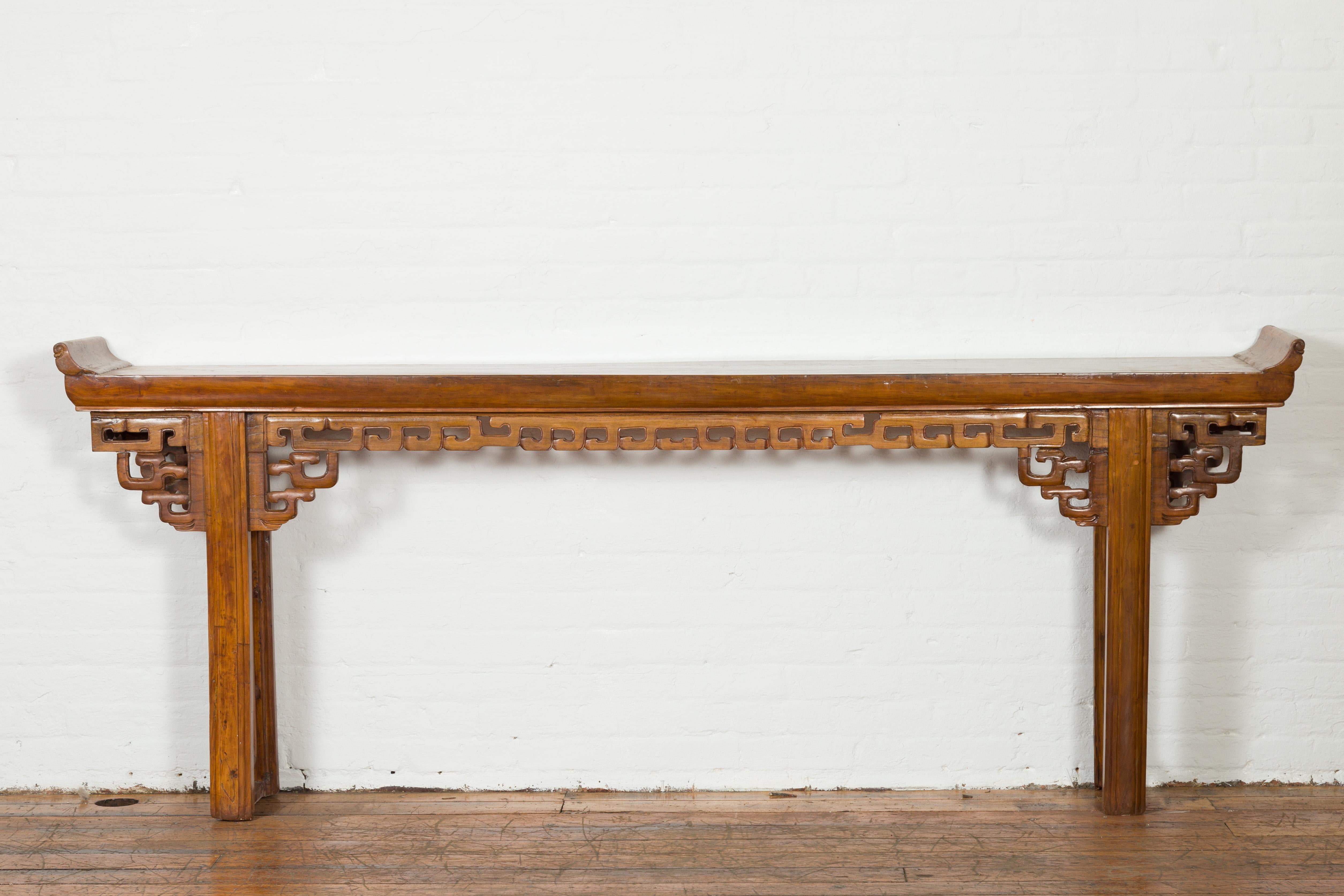Chinese 19th Century Qing Dynasty Period Altar Console Table with Open Fretwork In Good Condition For Sale In Yonkers, NY