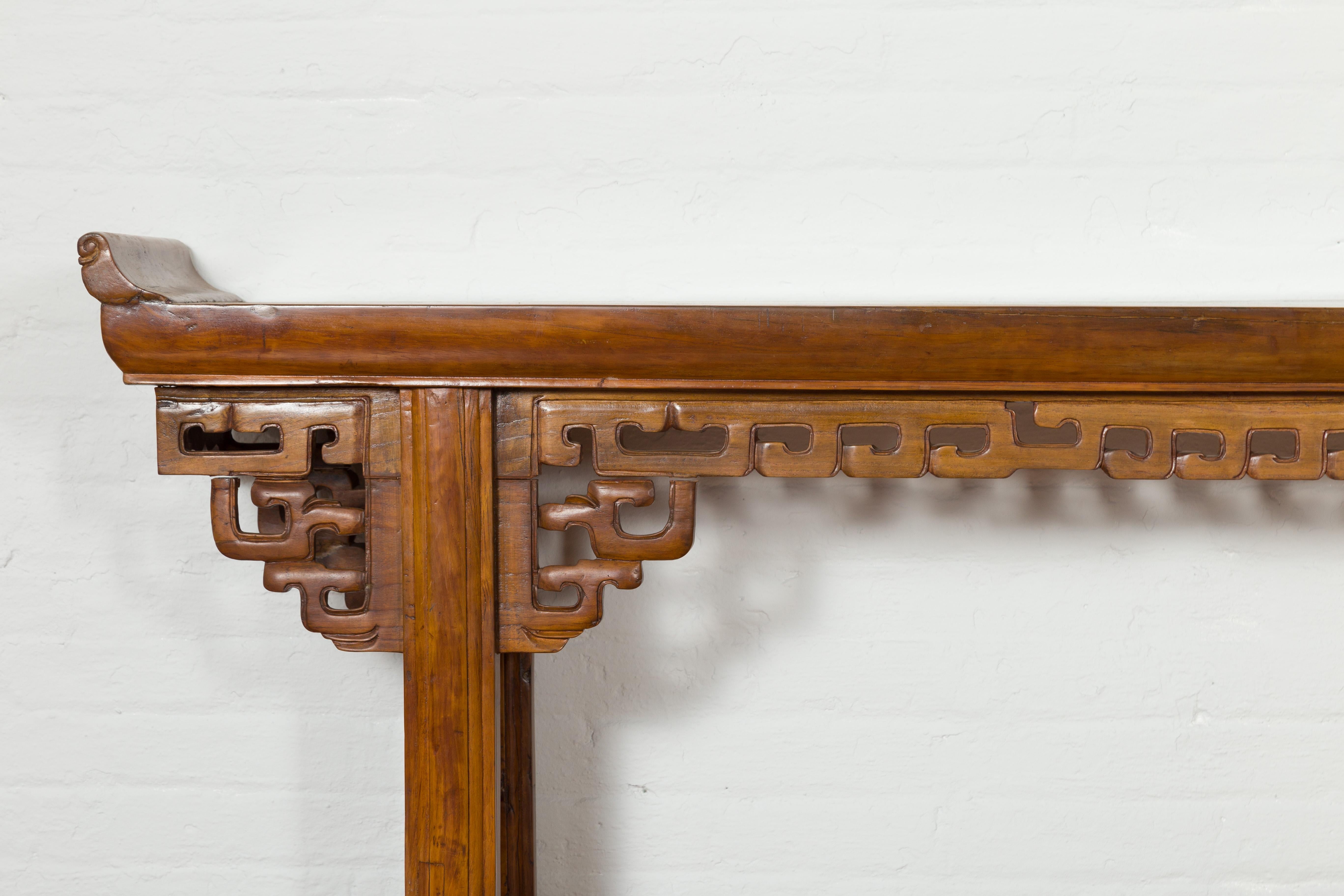 Chinese 19th Century Qing Dynasty Period Altar Console Table with Open Fretwork For Sale 2