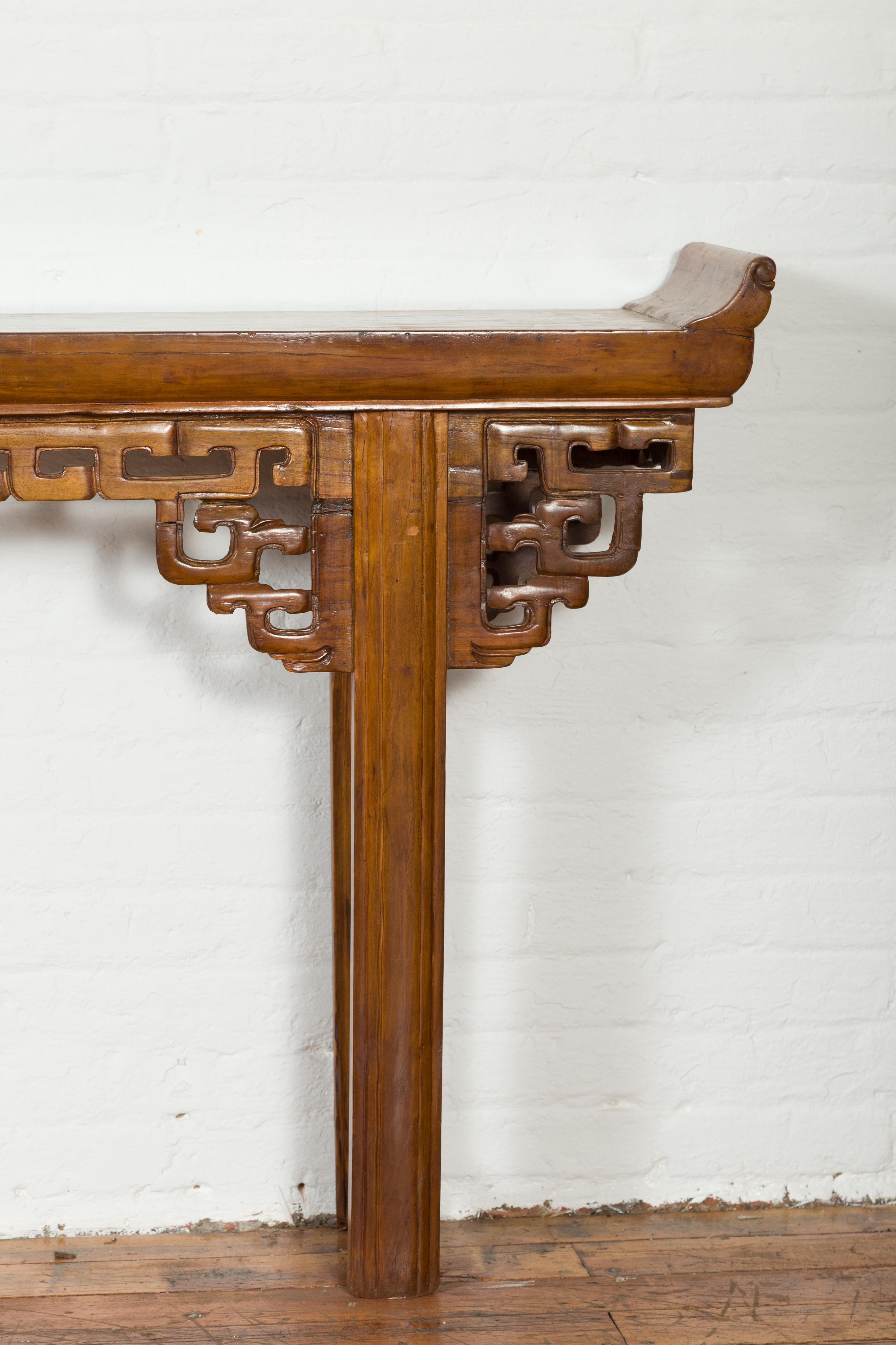 Chinese 19th Century Qing Dynasty Period Altar Console Table with Open Fretwork For Sale 3