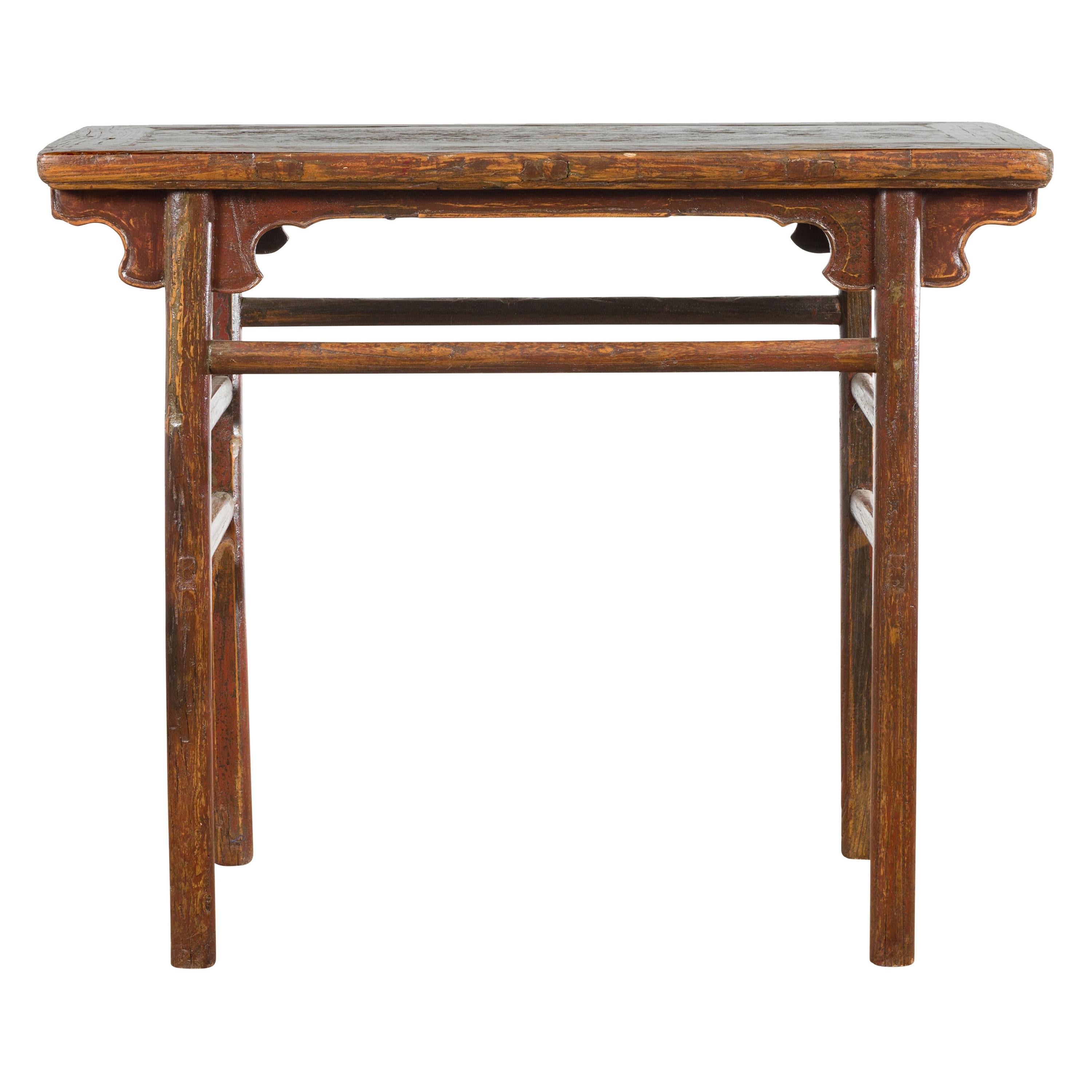 Table console chinoise du 19ème siècle de la période de la dynastie Qing avec écoinçons sculptés