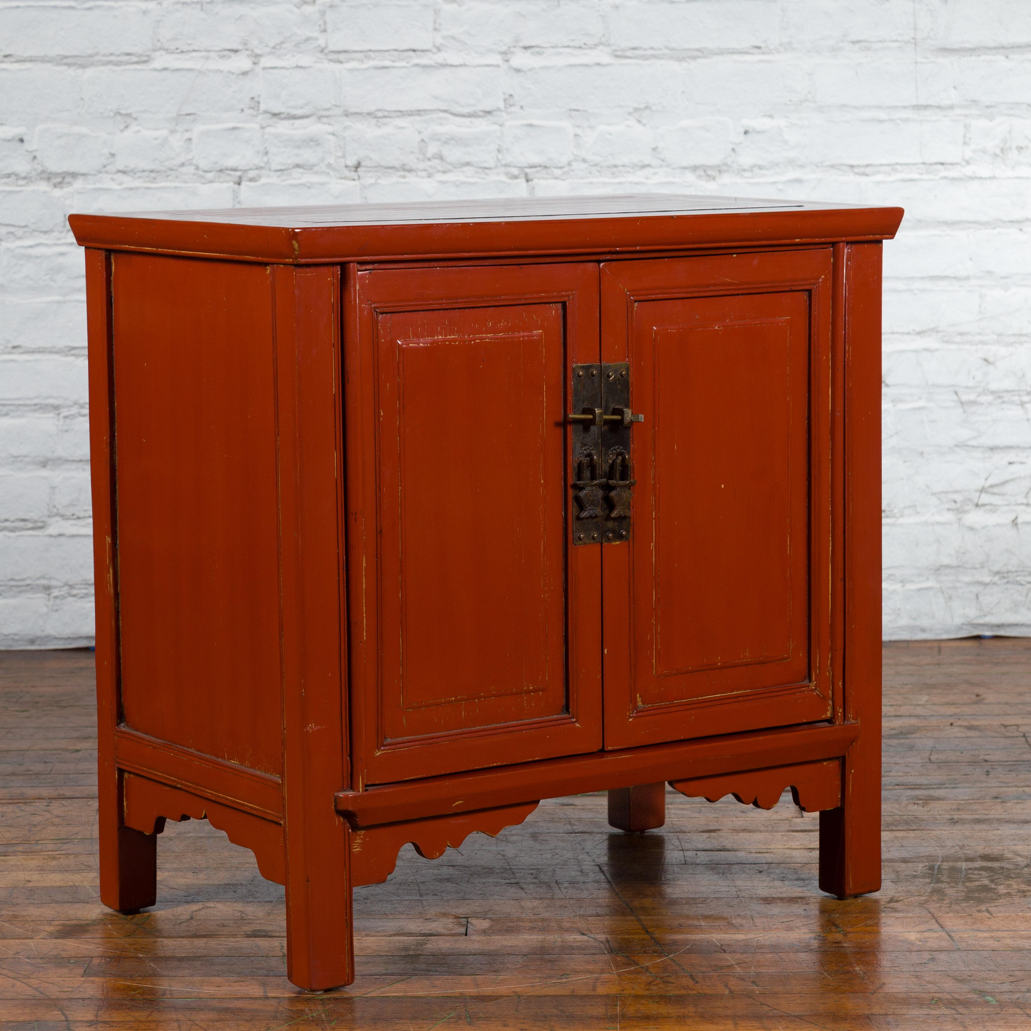 Chinese 19th Century Qing Dynasty Period Red Lacquered Side Cabinet For Sale 2
