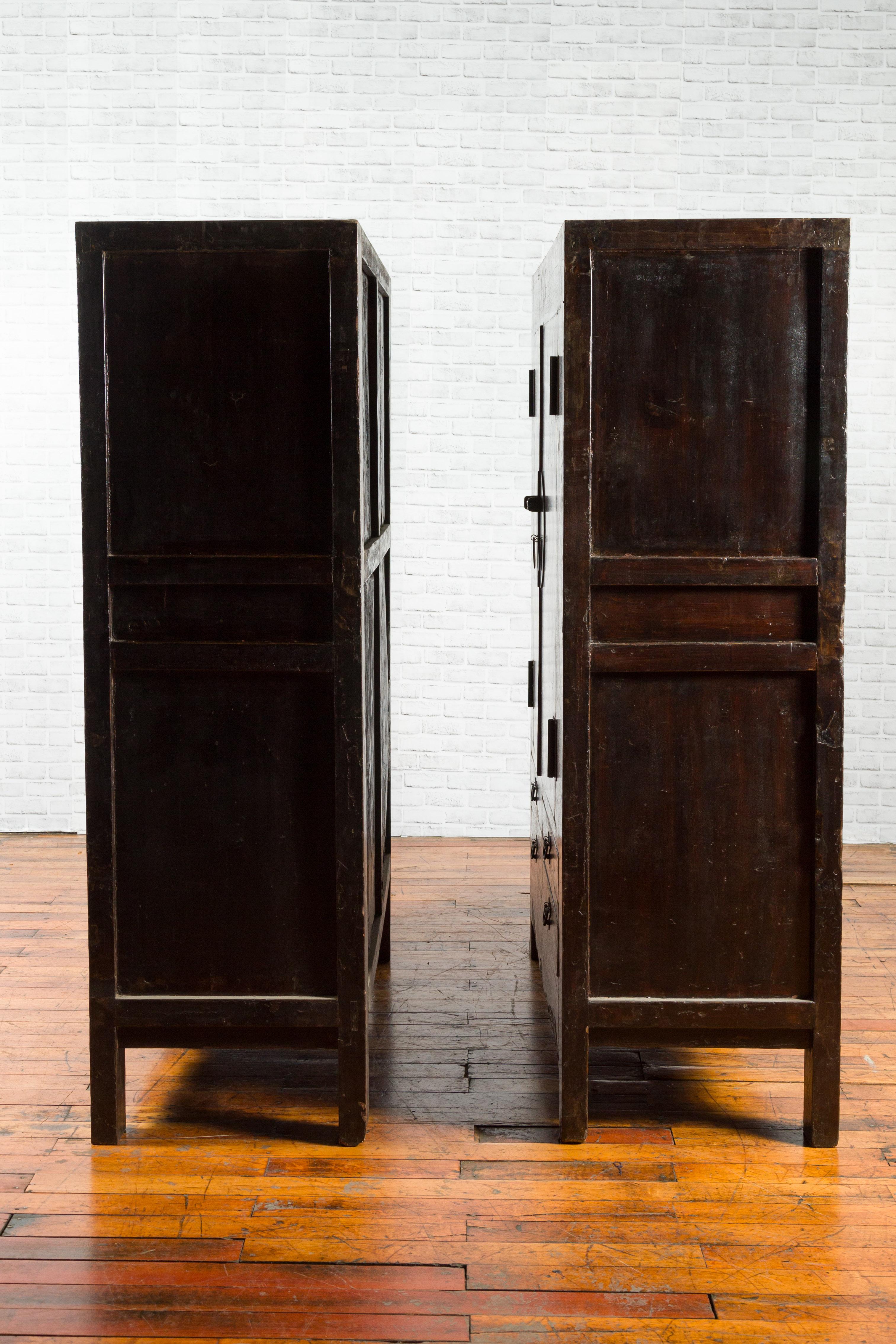 Chinese 19th Century Qing Dynasty Red Lacquer Cabinet with Medallion Hardware For Sale 3