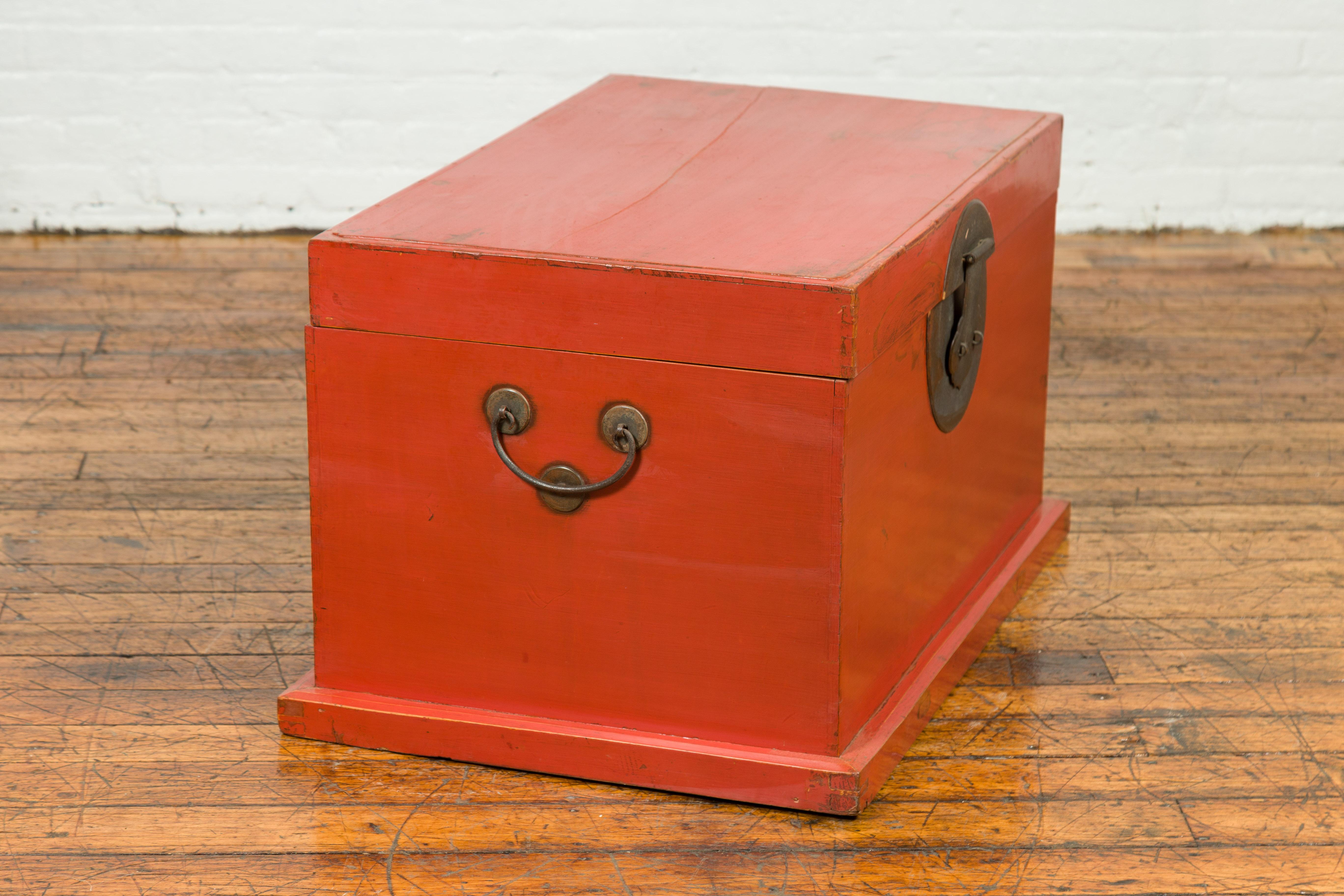 Chinese 19th Century Qing Dynasty Red Lacquered Blanket Chest with Iron Hardware For Sale 7