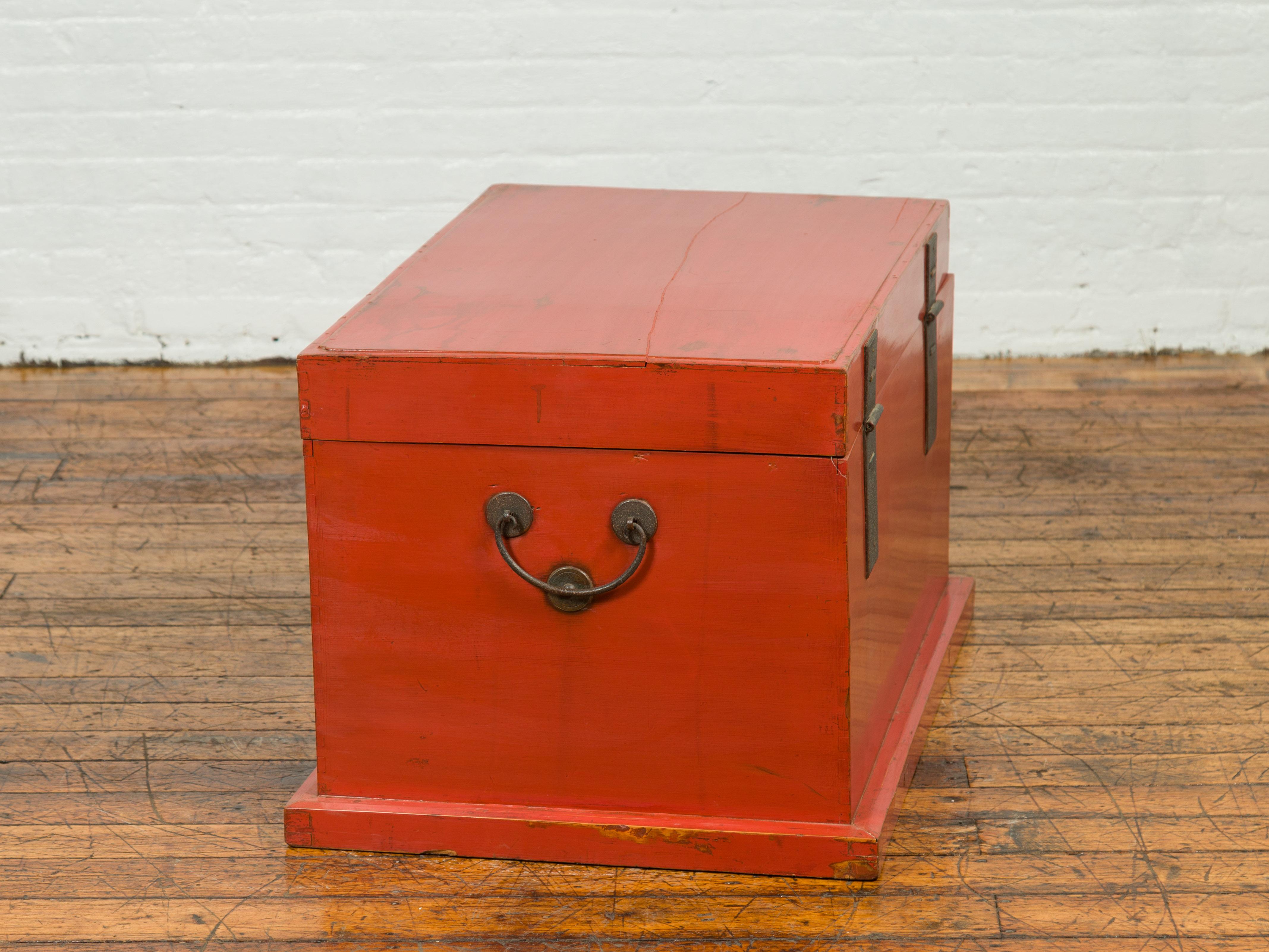 Chinese 19th Century Qing Dynasty Red Lacquered Blanket Chest with Iron Hardware For Sale 10
