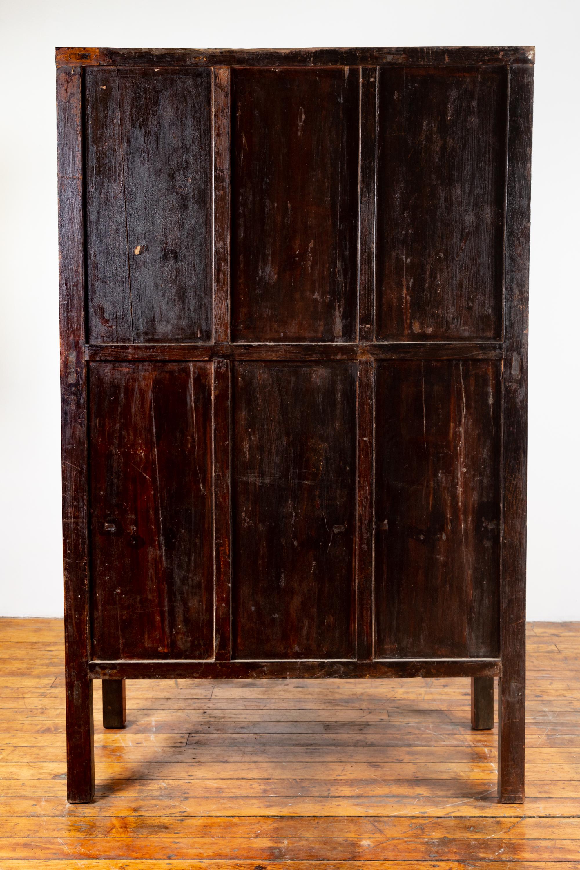 Chinese 19th Century Qing Dynasty Red Lacquered Cabinet with Chinoiserie Décor 12