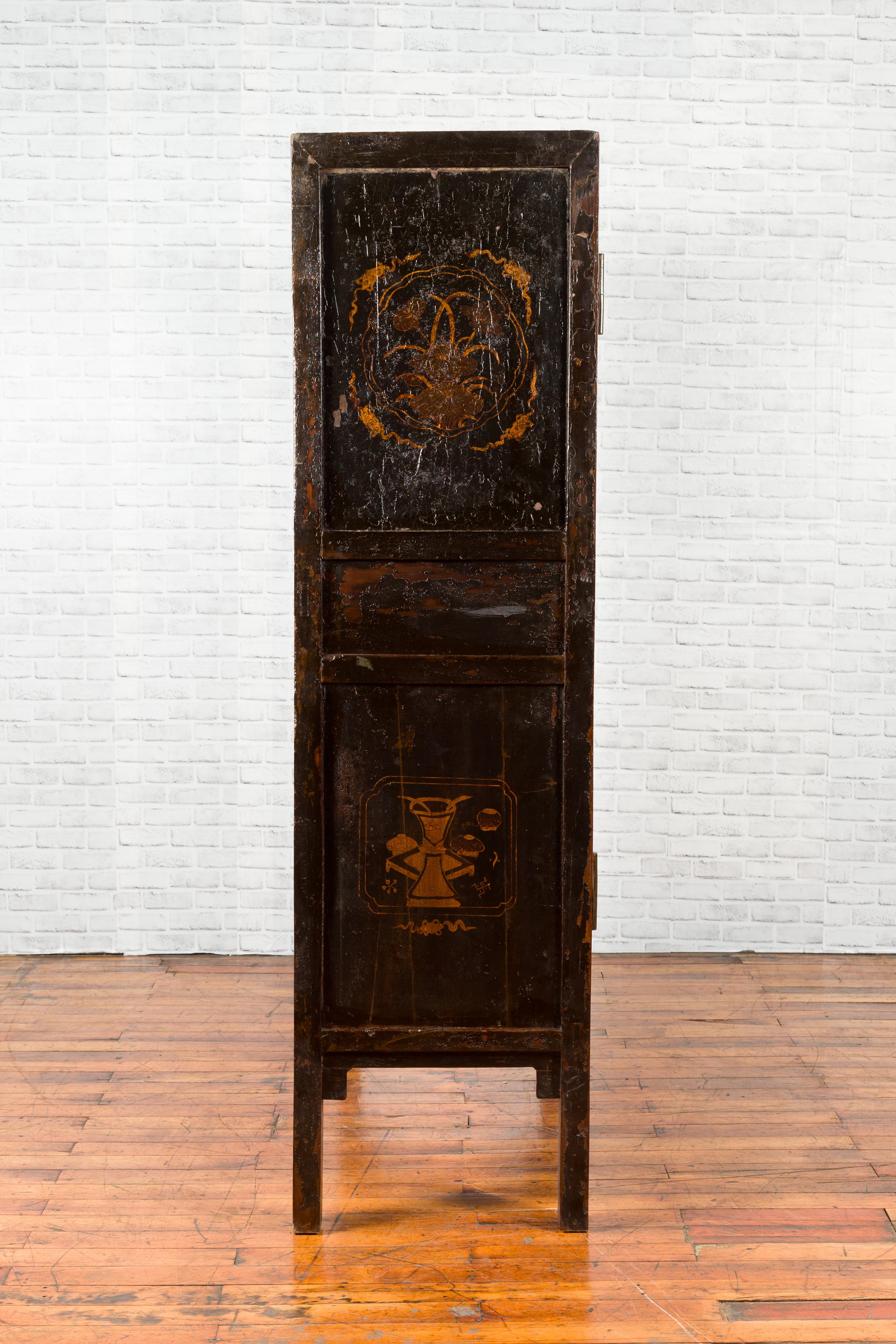 Chinese 19th Century Qing Dynasty Red Lacquered Cabinet with Chinoiserie Motifs 9