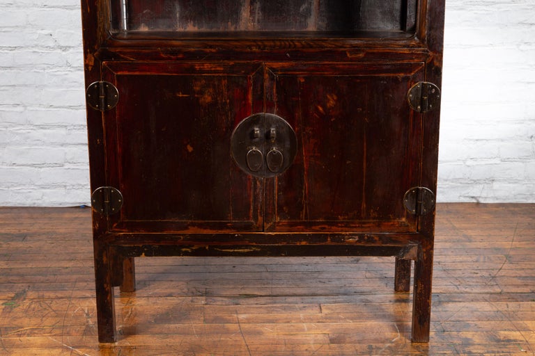 Chinese 19th Century Qing Dynasty Reddish Brown Lacquer Display Cabinet In Good Condition For Sale In Yonkers, NY