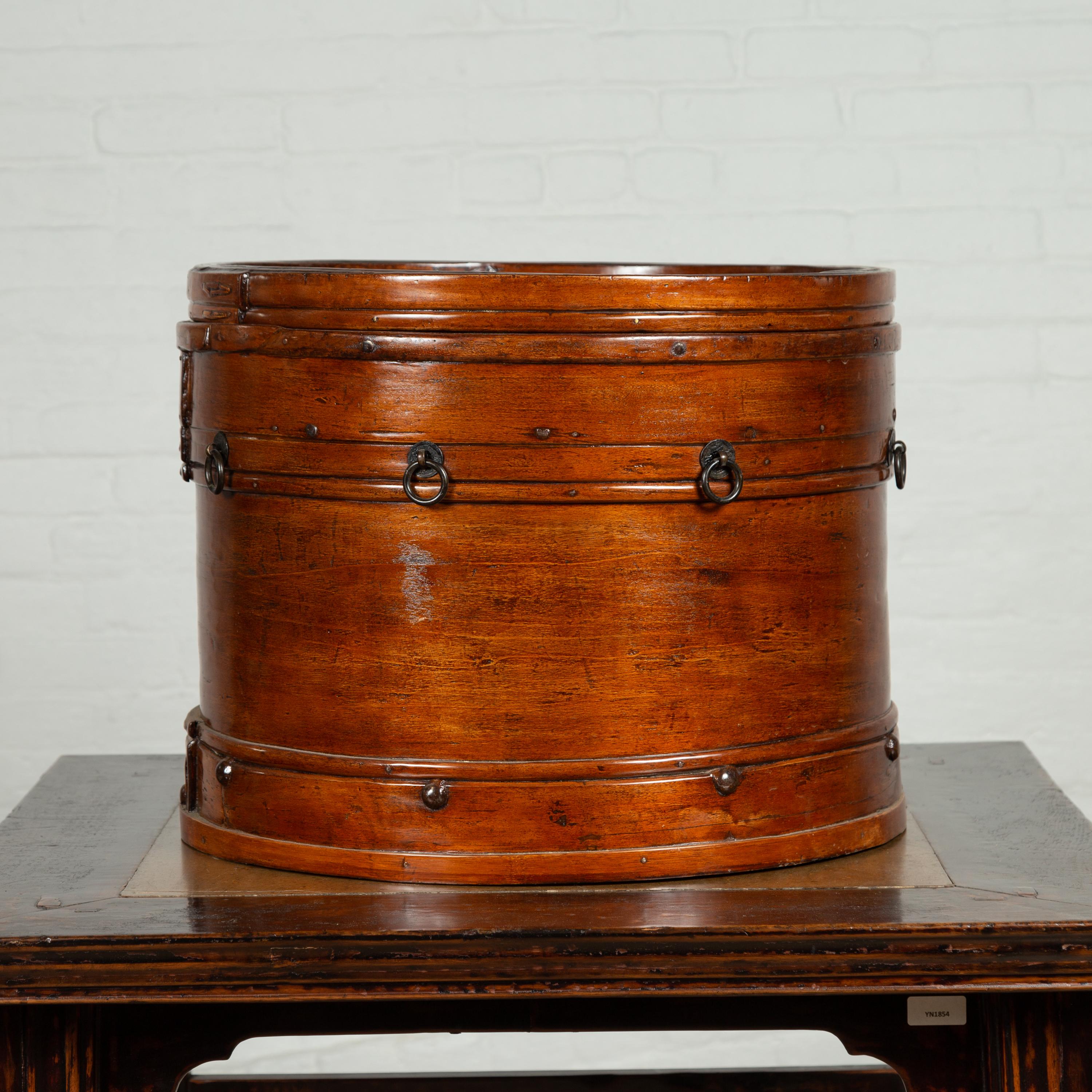 Chinois Boîte ronde en bois à couvercle en rotin de la Dynasty Qing du 19e siècle en vente