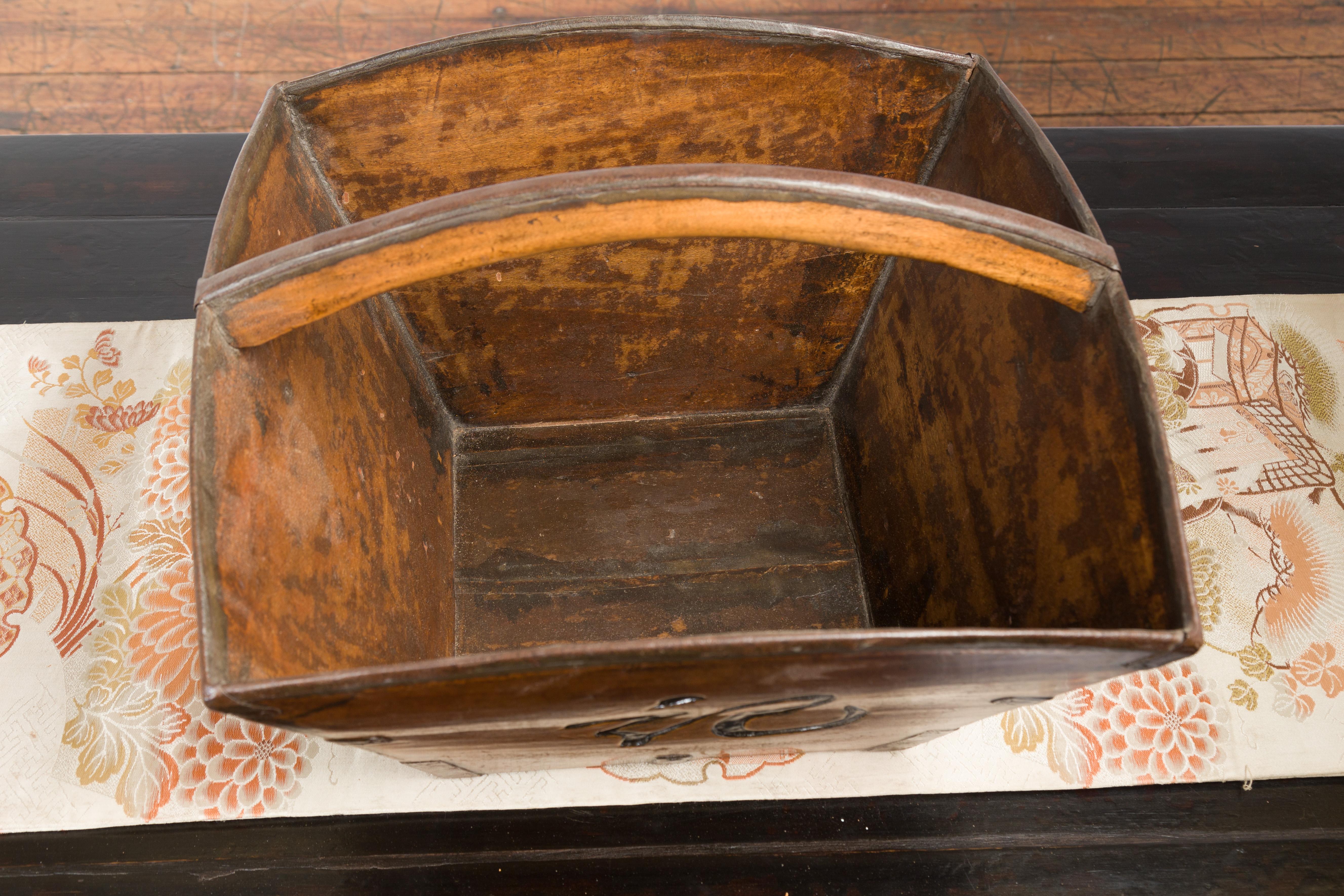 Chinese 19th Century Wooden Carrying Basket with Black Calligraphy and Handle 2