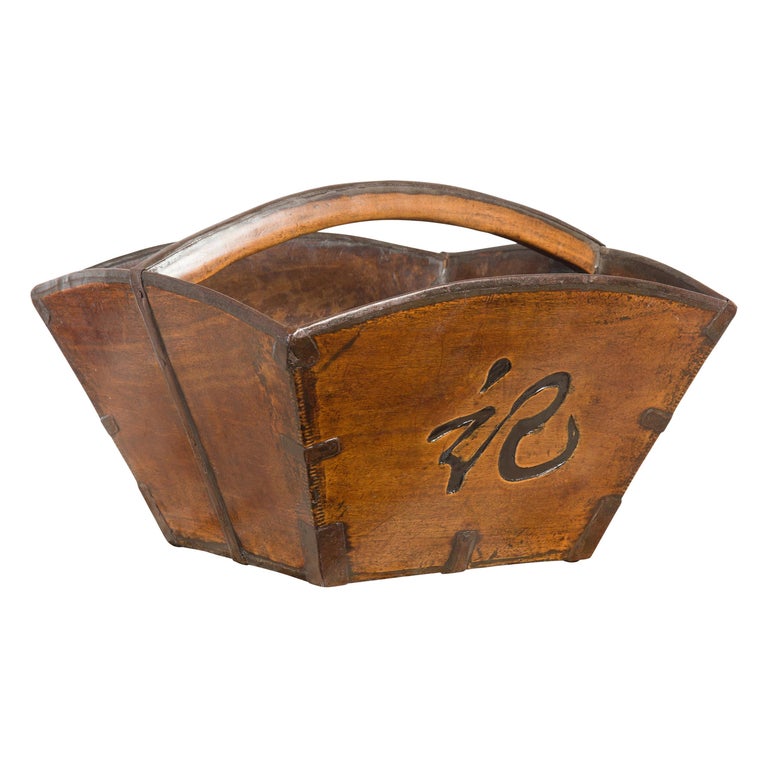 Chinese 19th Century Wooden Carrying Basket with Black Calligraphy and Handle For Sale