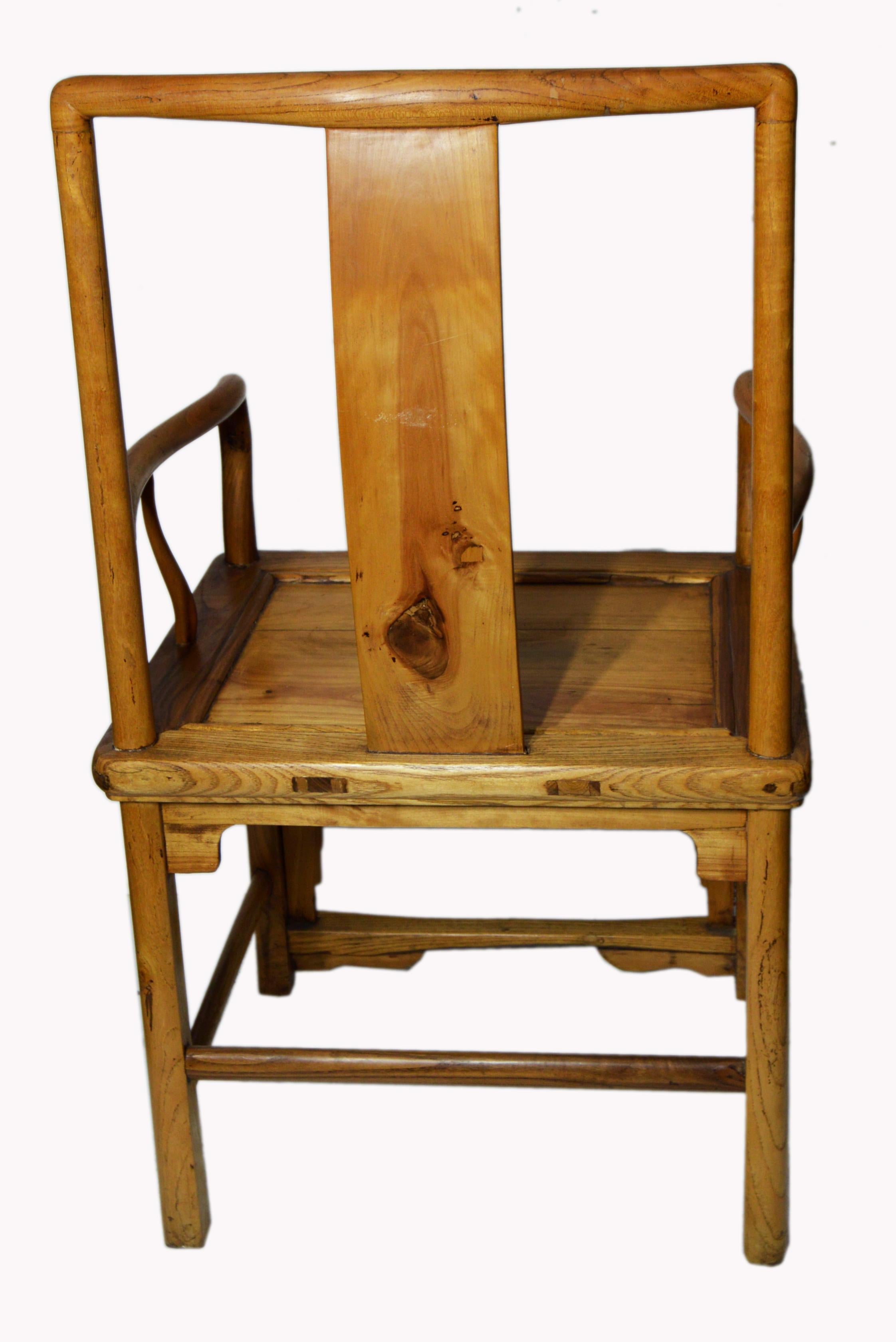 Chinese 19th Century Yumu Wood Chair with Hand-Carved Medallion and Greek Key For Sale 2