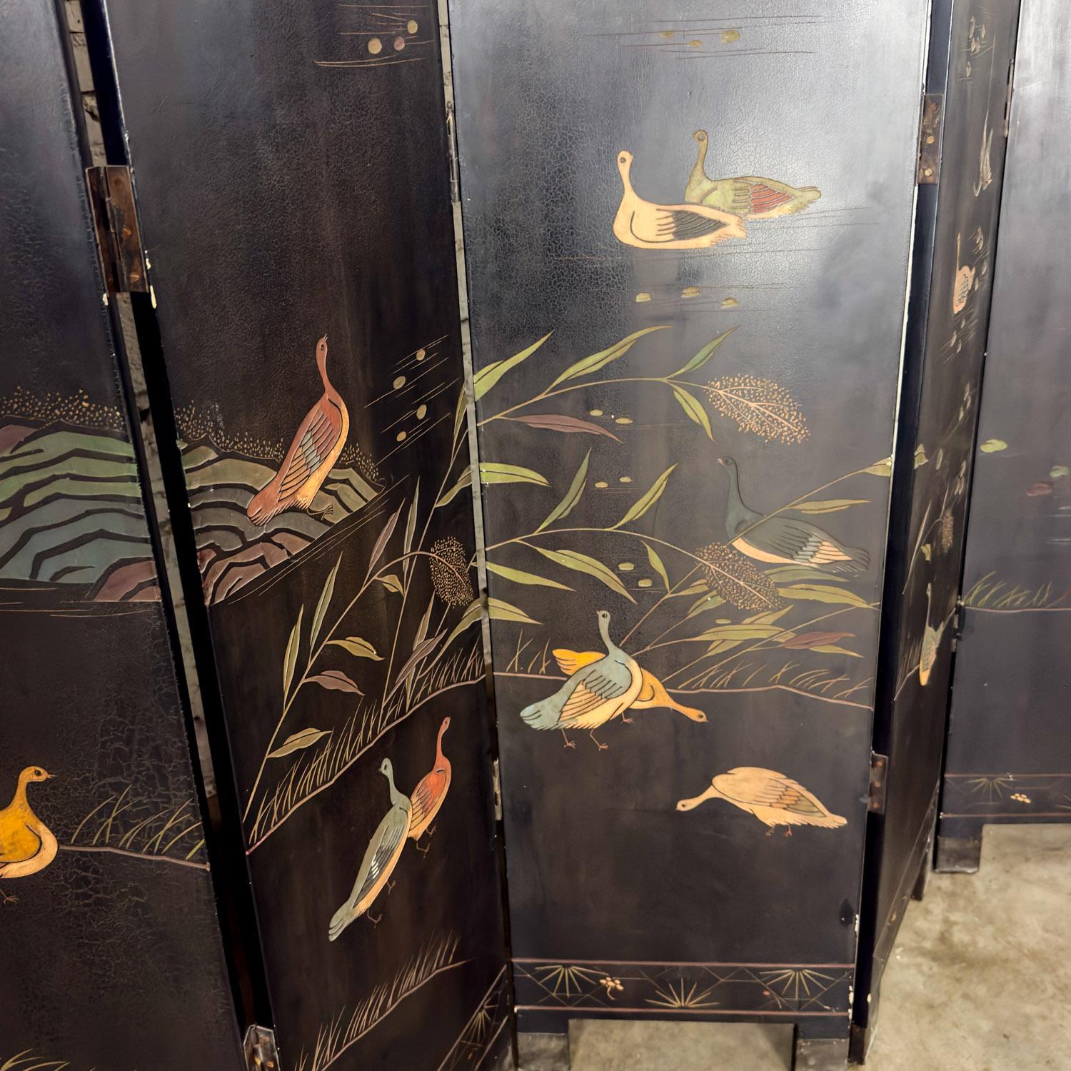 Biombo chino Coromandel negro de 8 paneles con calcografía dorada y pintada a mano en venta 11