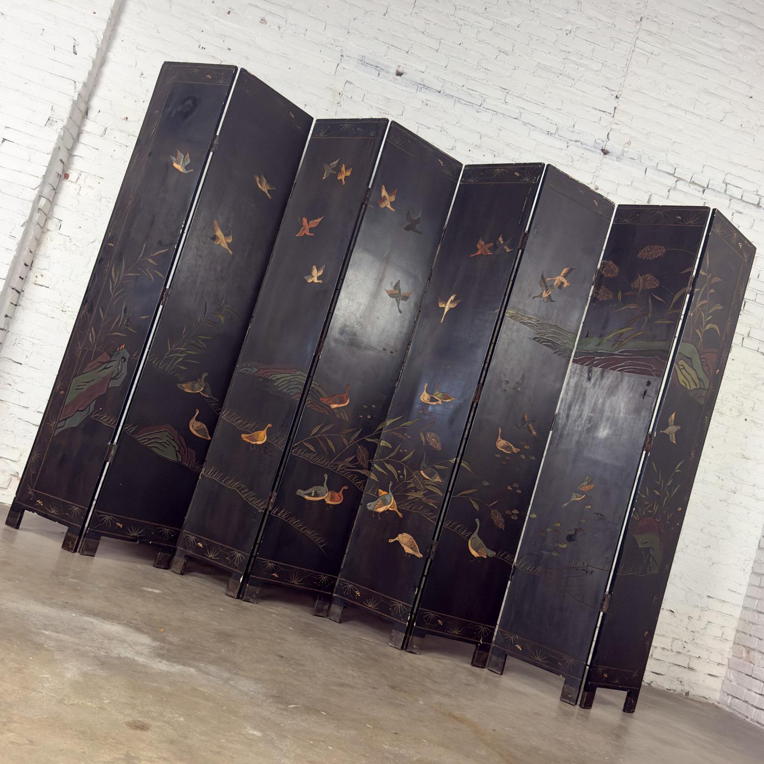 Biombo chino Coromandel negro de 8 paneles con calcografía dorada y pintada a mano en venta 2