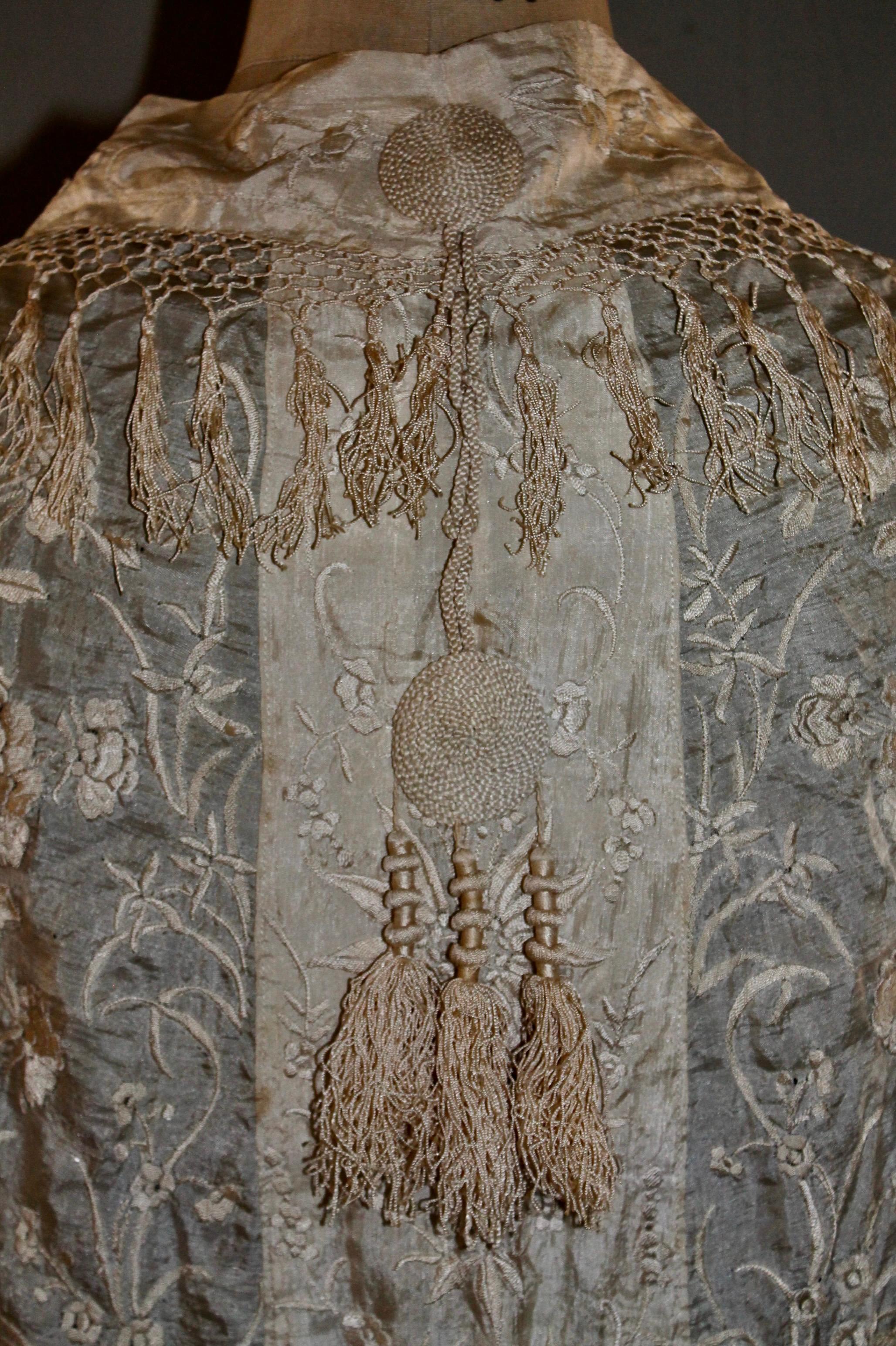 Chinese !9th Century Silk Embroidered Wedding Shawl  For Sale 2
