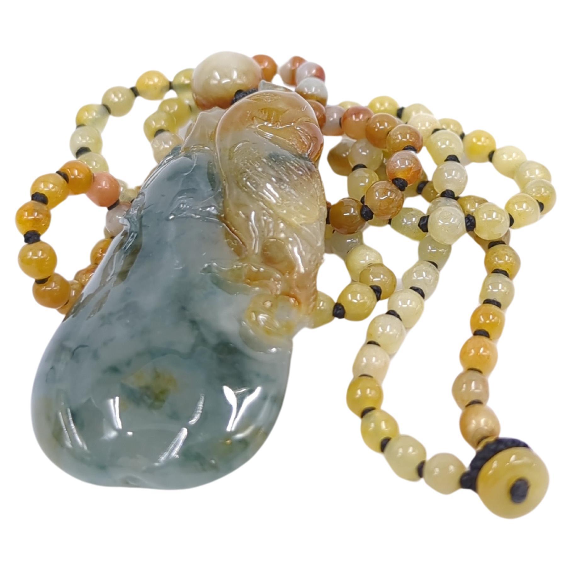 Perle Pendentif perroquet en jadéite chinoise de qualité A finement sculptée sur collier de perles 21