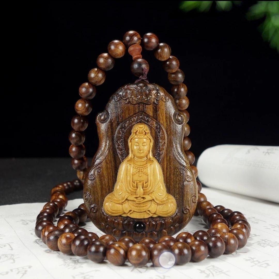 Pendentif plaque de bouddha en bois d'agar avec collier de perles - Amulette de protection spirituelle sculptée à la main

Découvrez le pouvoir apaisant de la tradition avec ce pendentif plaque de Bouddha sculpté en bois d'agar chinois, associé à un