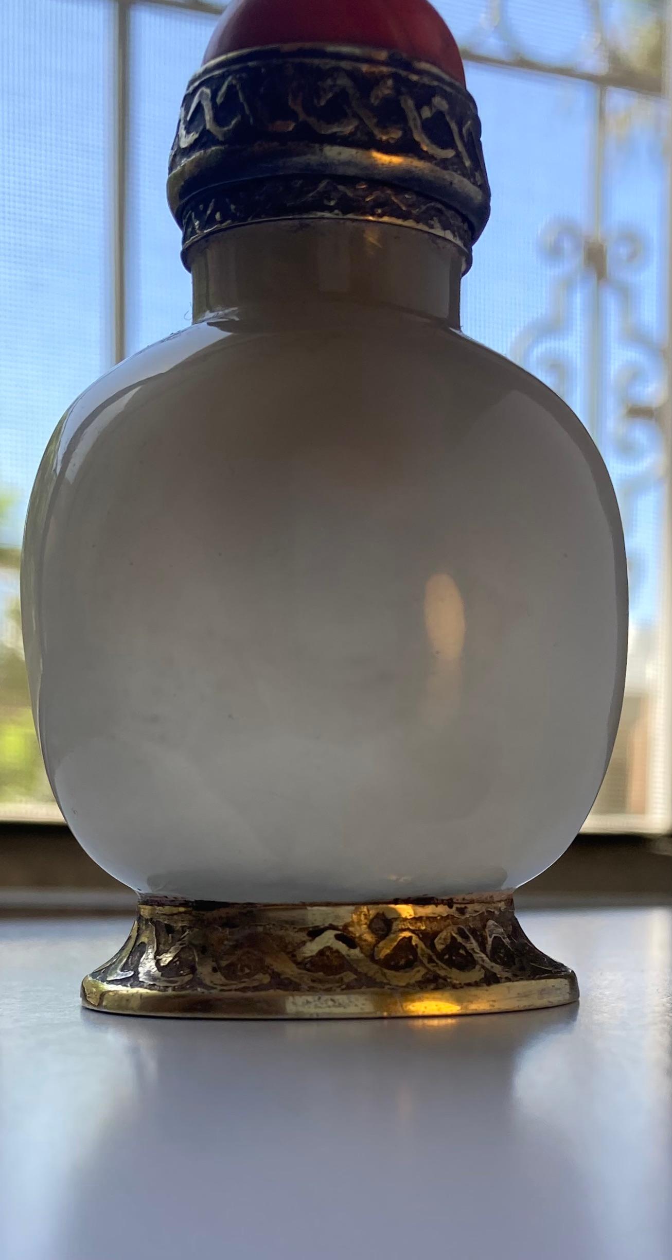 Chinesisch  Achat, Koralle oben ,  Schnupftabakflasche in passender Streichholzflasche von Crest Paris (20. Jahrhundert) im Angebot