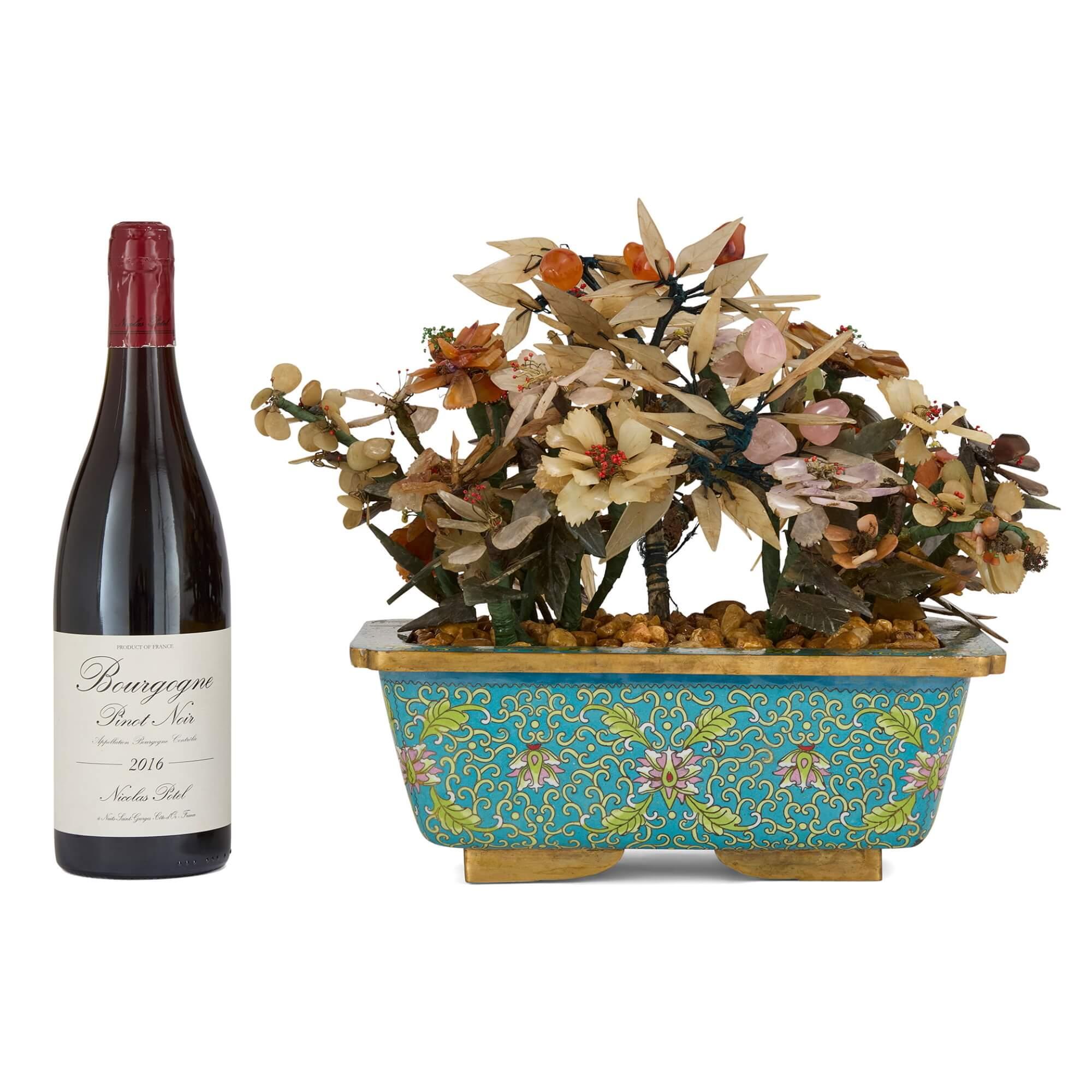 Modèle de fleur en agate chinoise, jade et quartz rose dans un pot en émail cloisonné en vente 2
