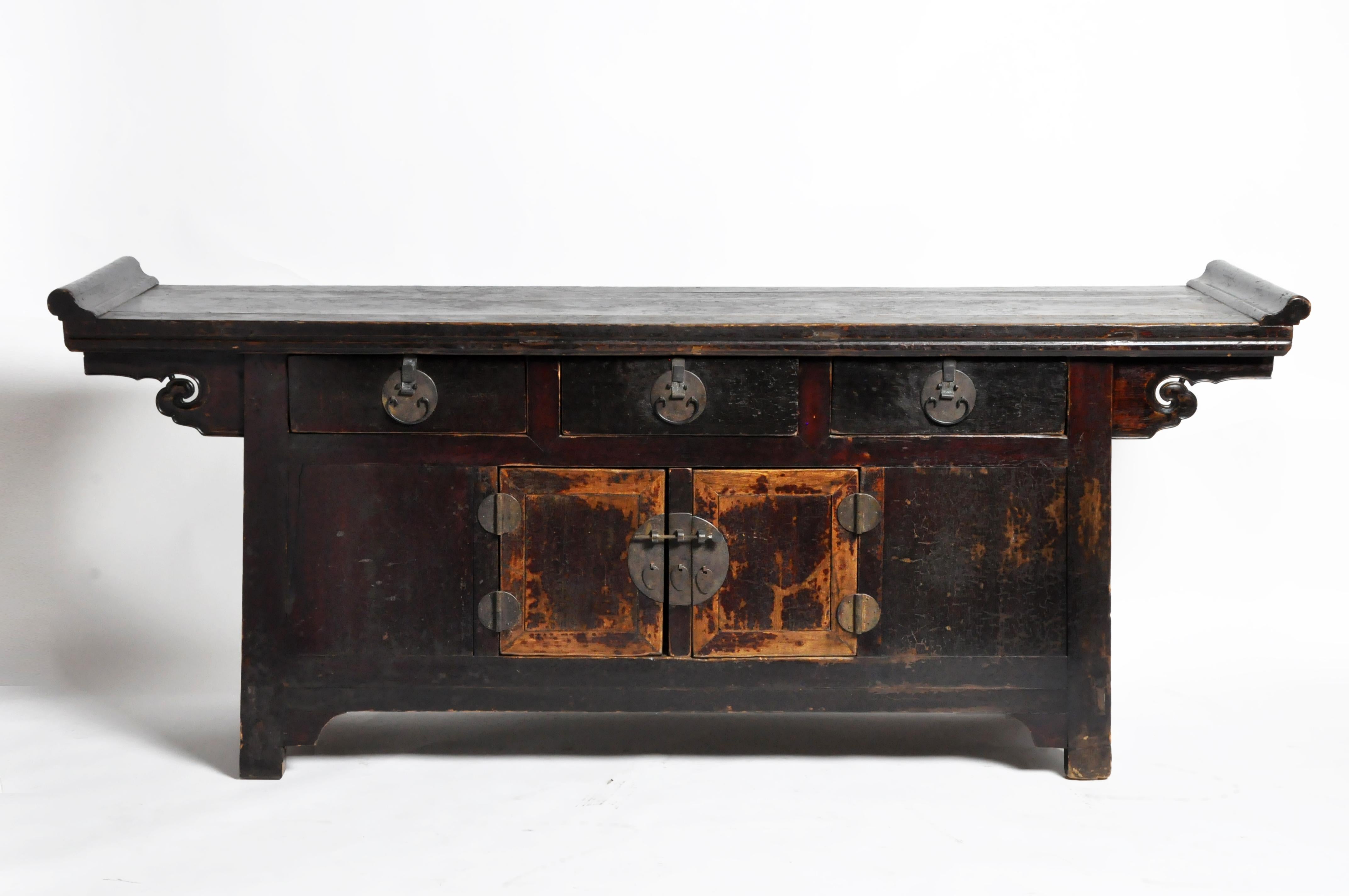 Chinese Altar Coffer with Dark Oxblood Lacquer with Original Patina In Good Condition In Chicago, IL