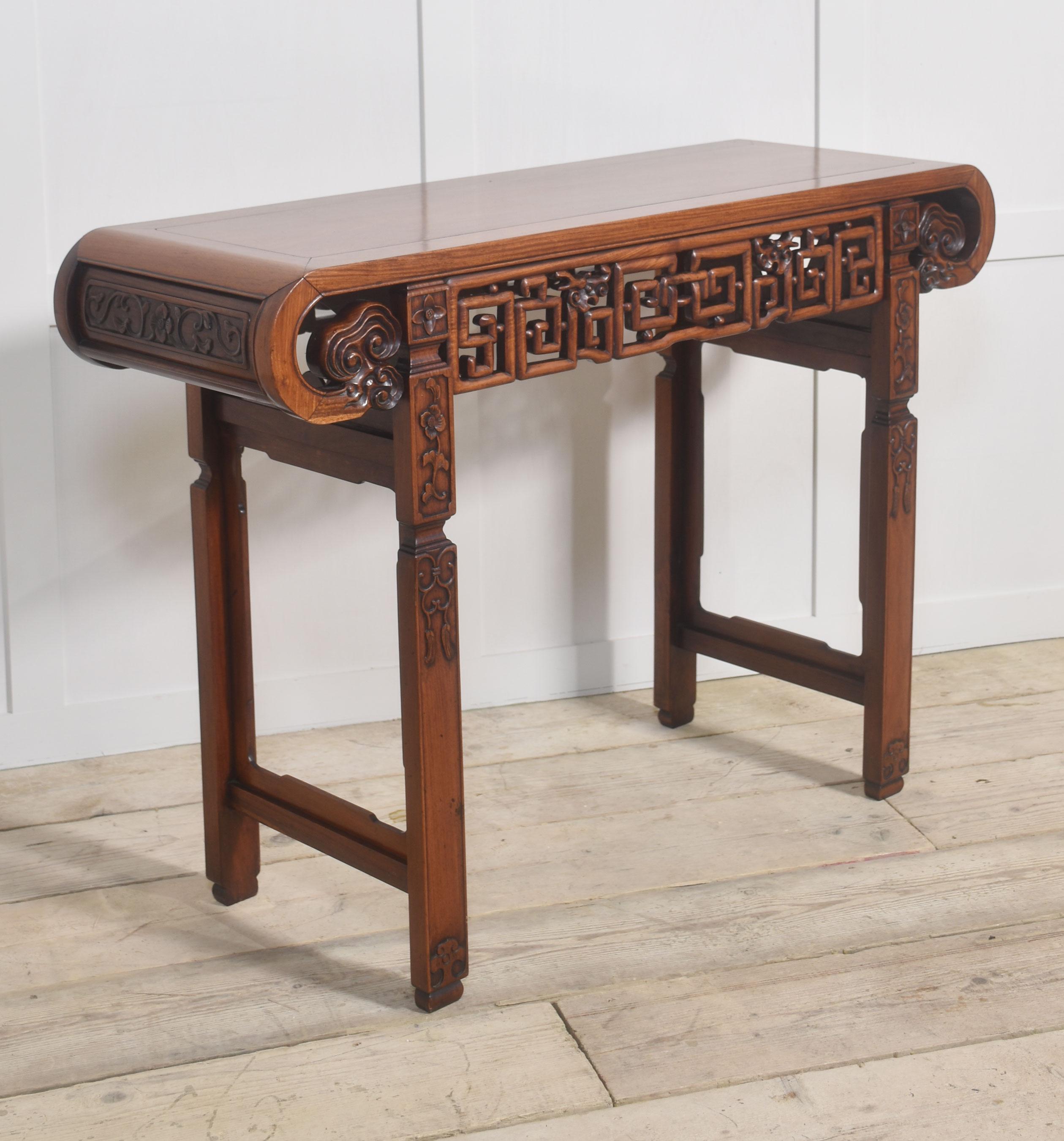 Chinese altar table In Good Condition For Sale In Cheshire, GB