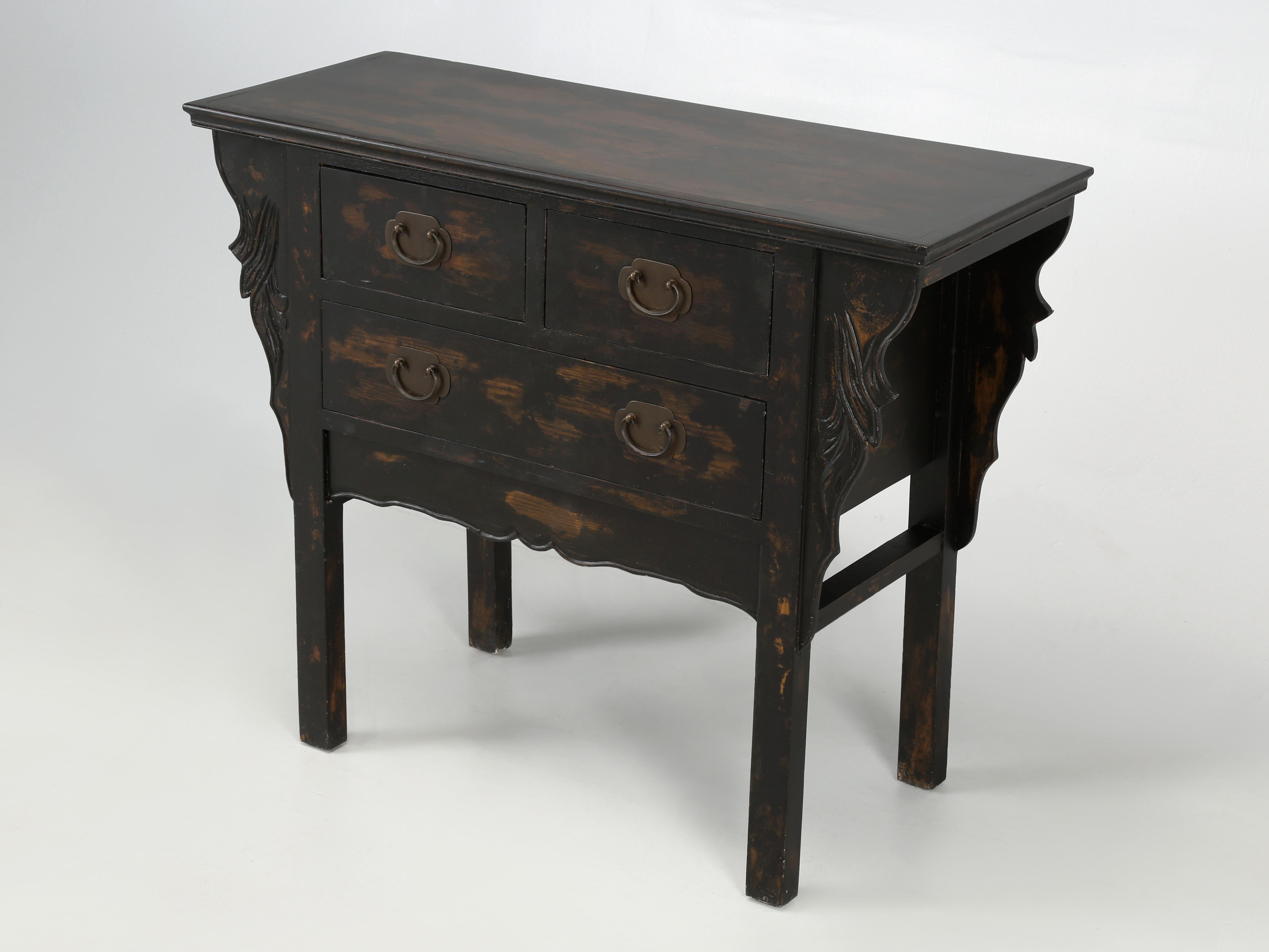 The condition for our Chinese Altar table seems to be too nice for it to have any real ago, although the distressing does give this Chinese altar table or could be used as a console table a nice overall appearance.