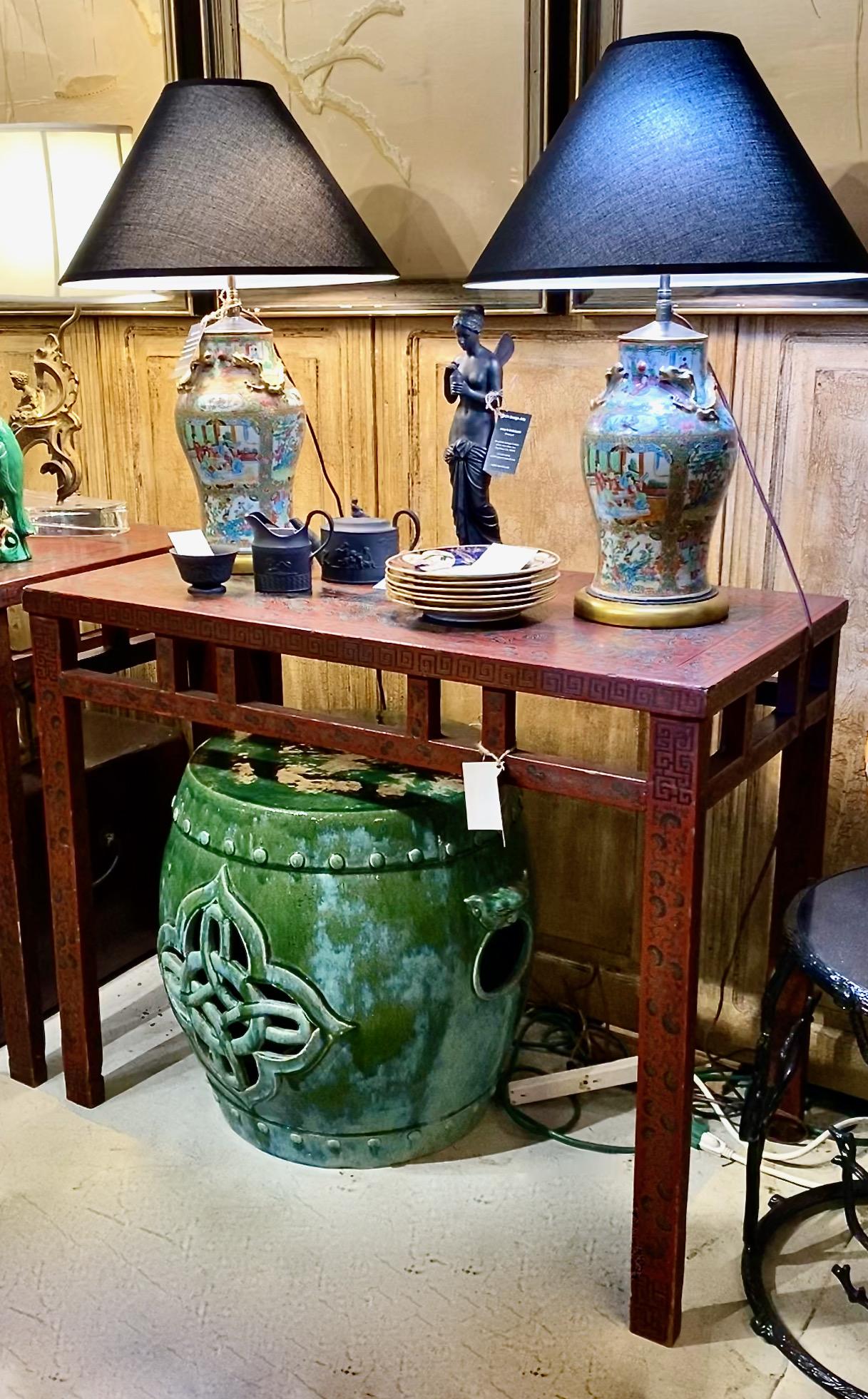 Exportation chinoise Tables d'autel chinoises, XIXe siècle Laque en vente