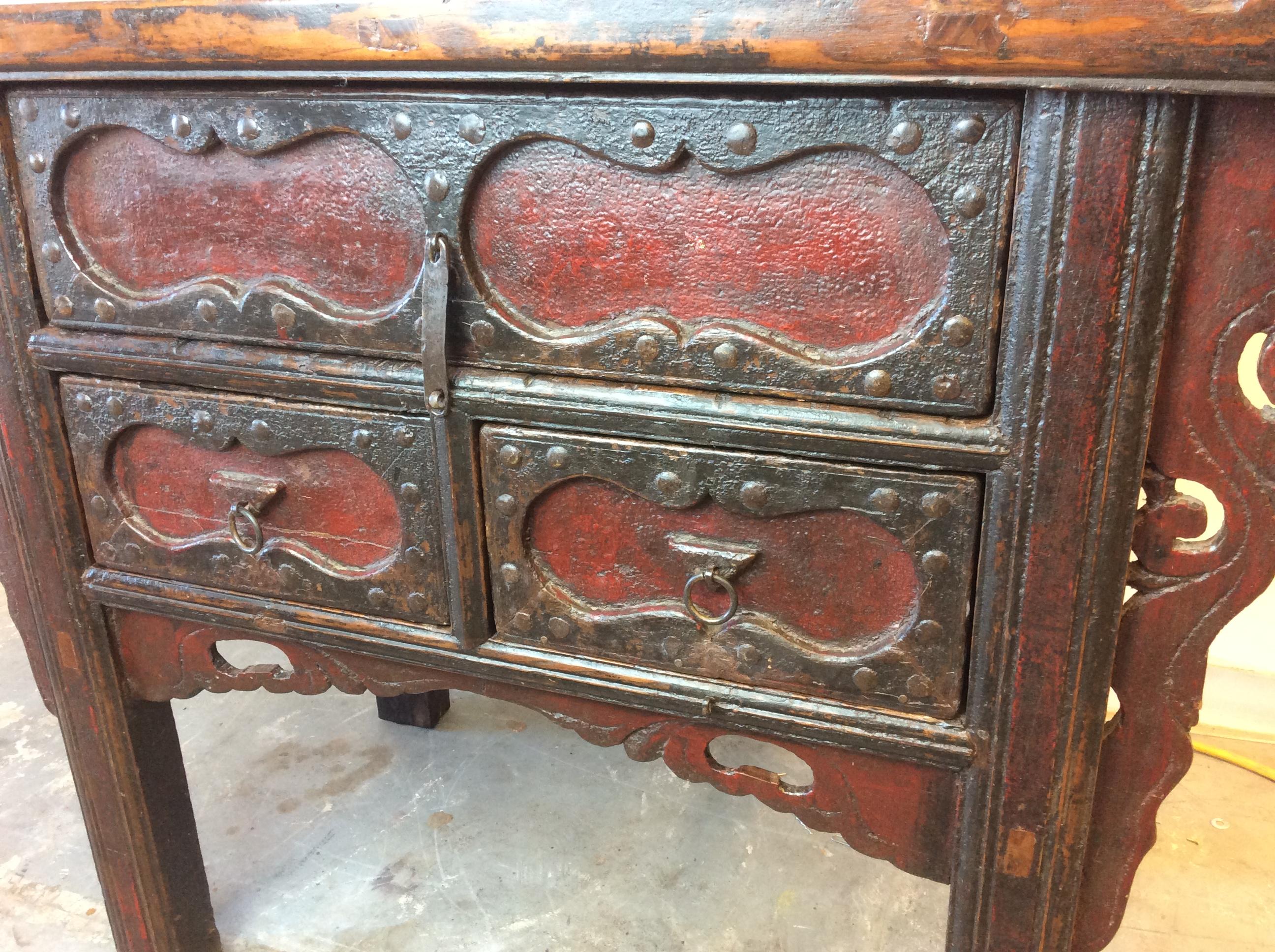 Chinese Alter Table In Good Condition For Sale In Bradenton, FL