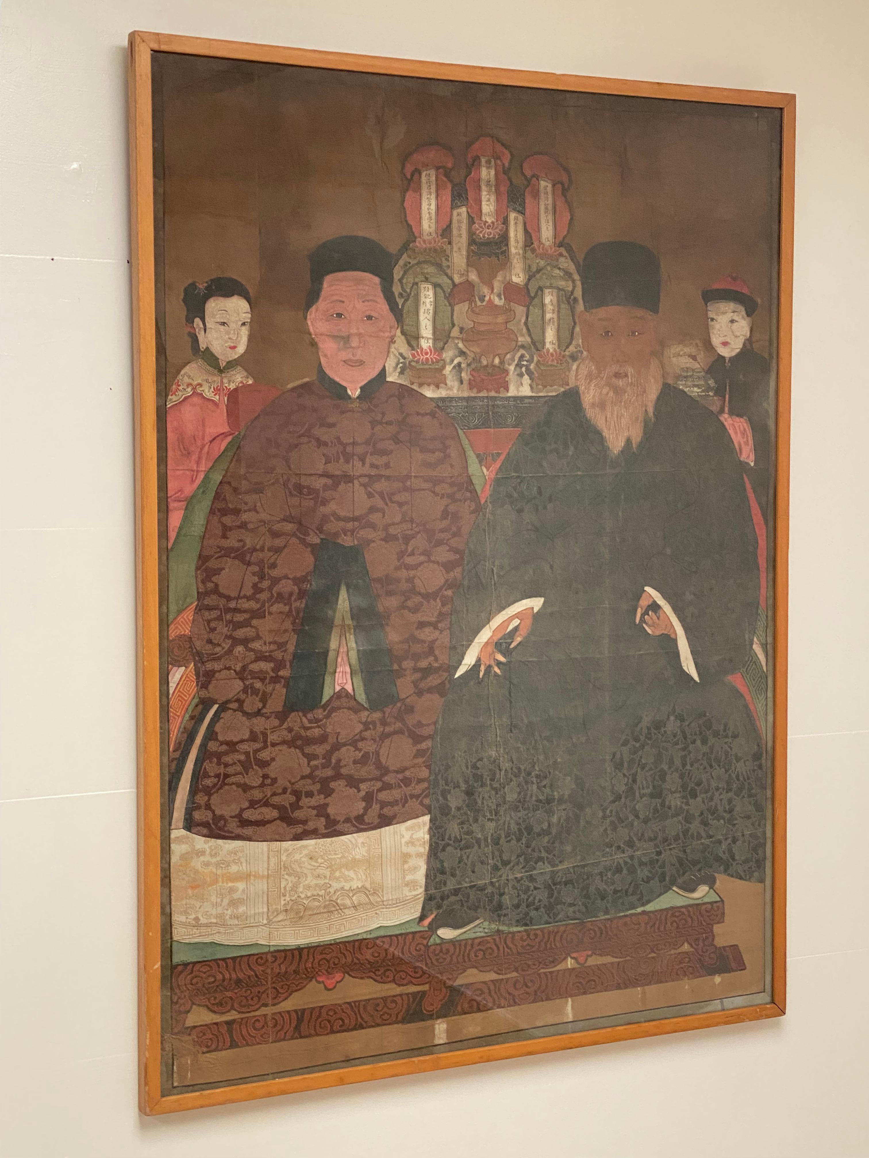 These paintings are from a traditional Chinese Art that dates back to antiquity and which allows descendants to preserve a connection with their ancestors. Festive attire dress and Mandarin hats.
This painting dates from the Ming Period, 17 th