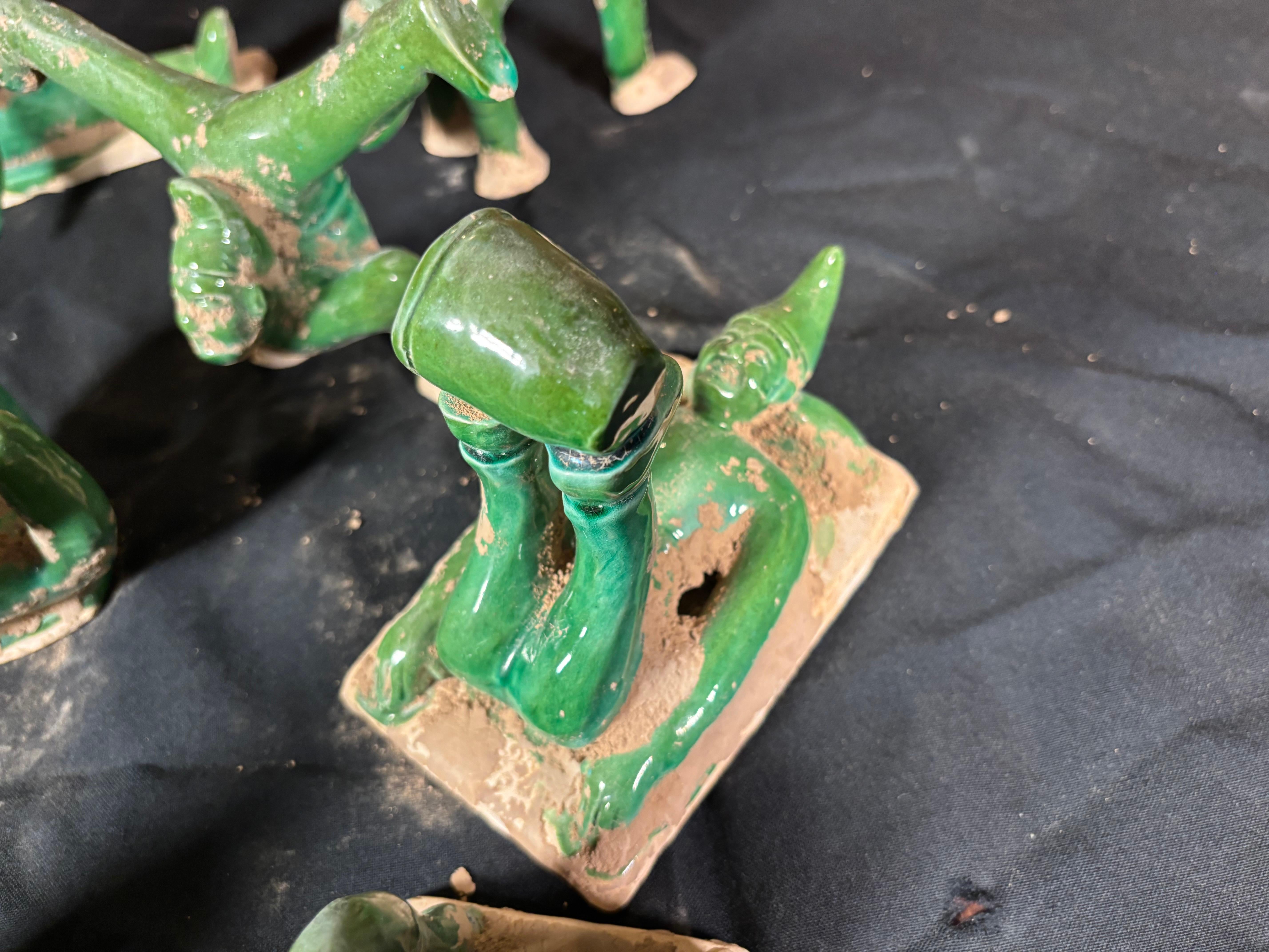 Collection de saltimbanques chinois de l'Antiquité, dynastie Ming 1368-1644 en vente 3