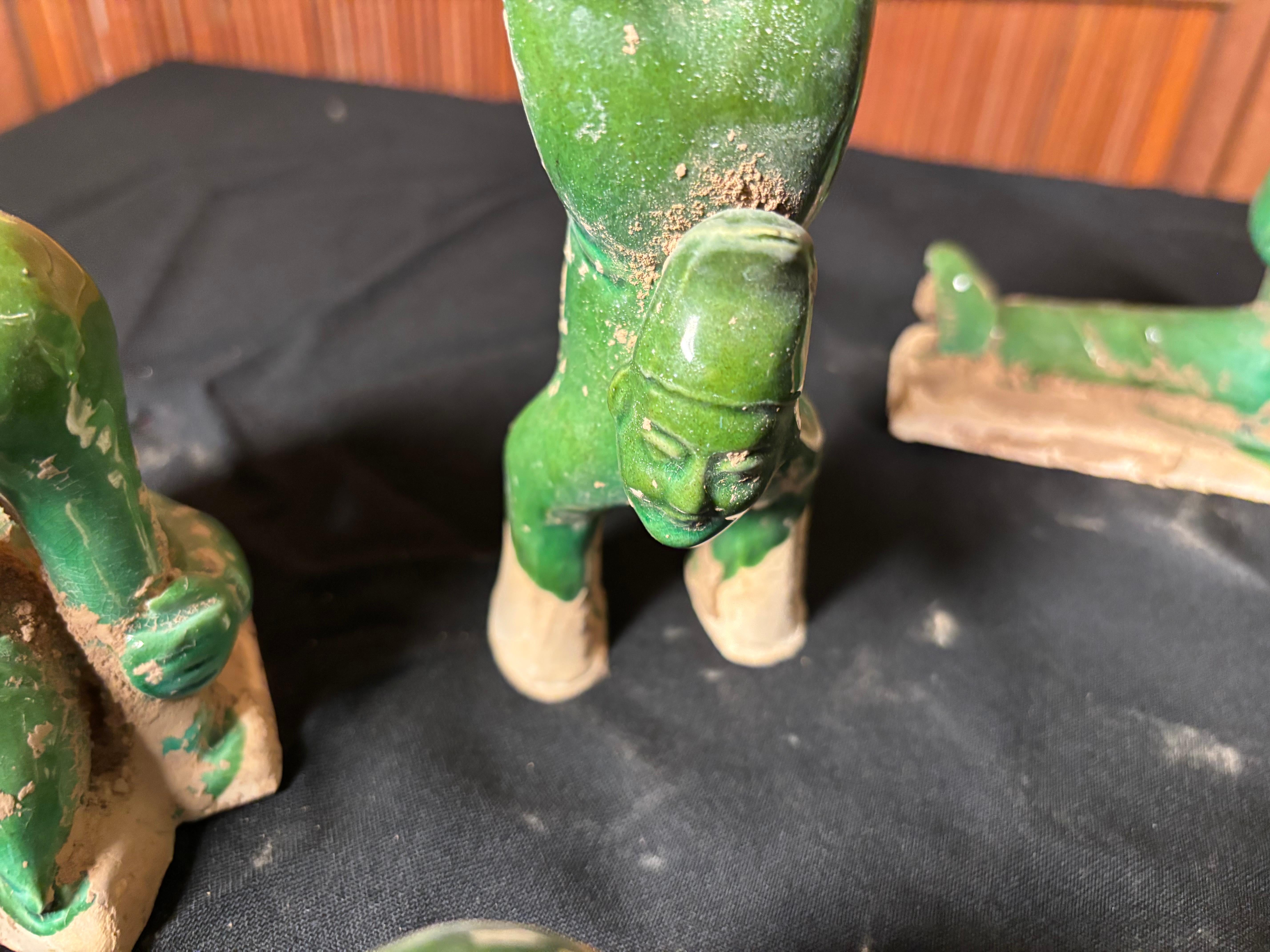 Collection de saltimbanques chinois de l'Antiquité, dynastie Ming 1368-1644 en vente 4