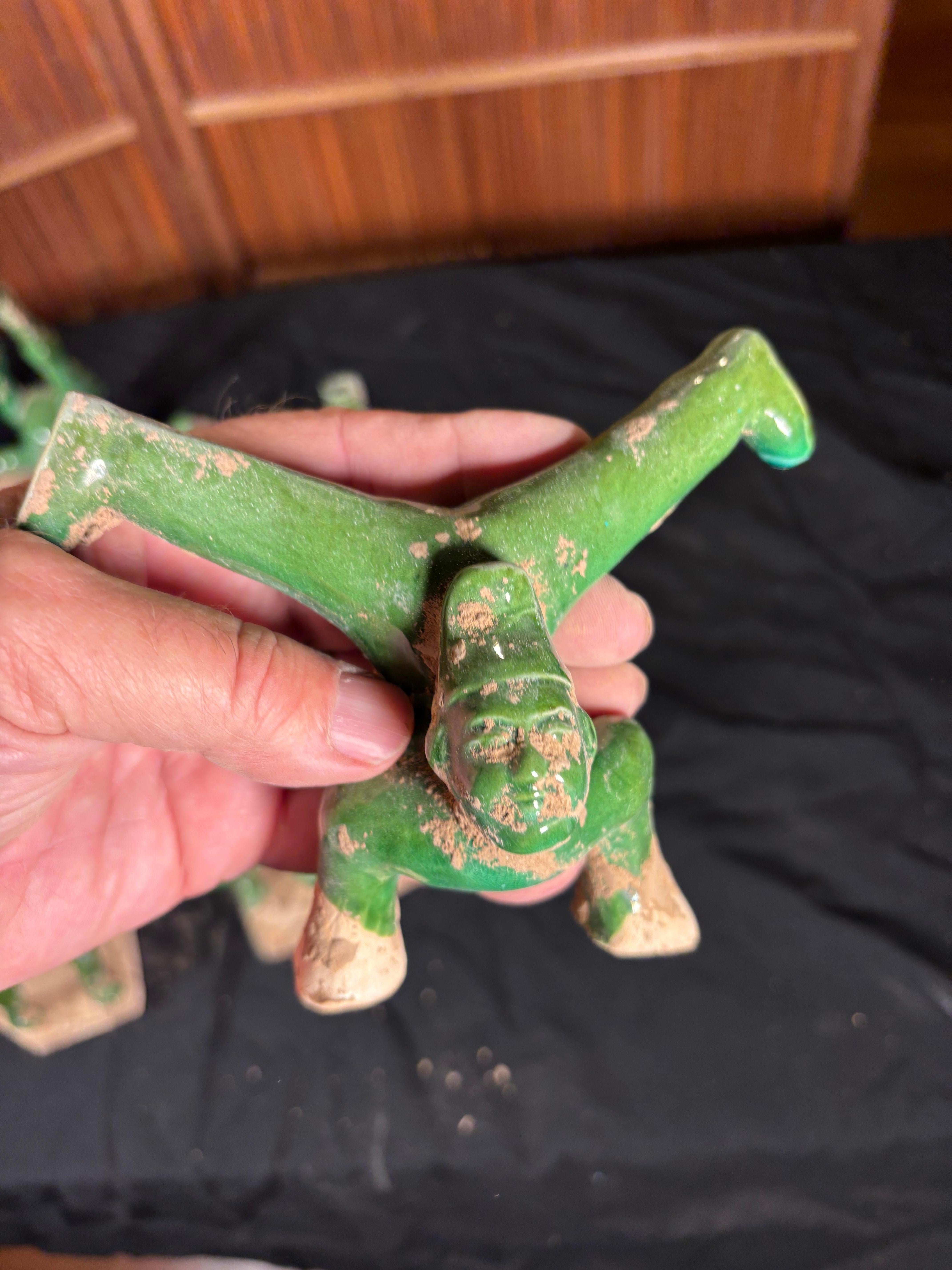 Collection de saltimbanques chinois de l'Antiquité, dynastie Ming 1368-1644 en vente 9