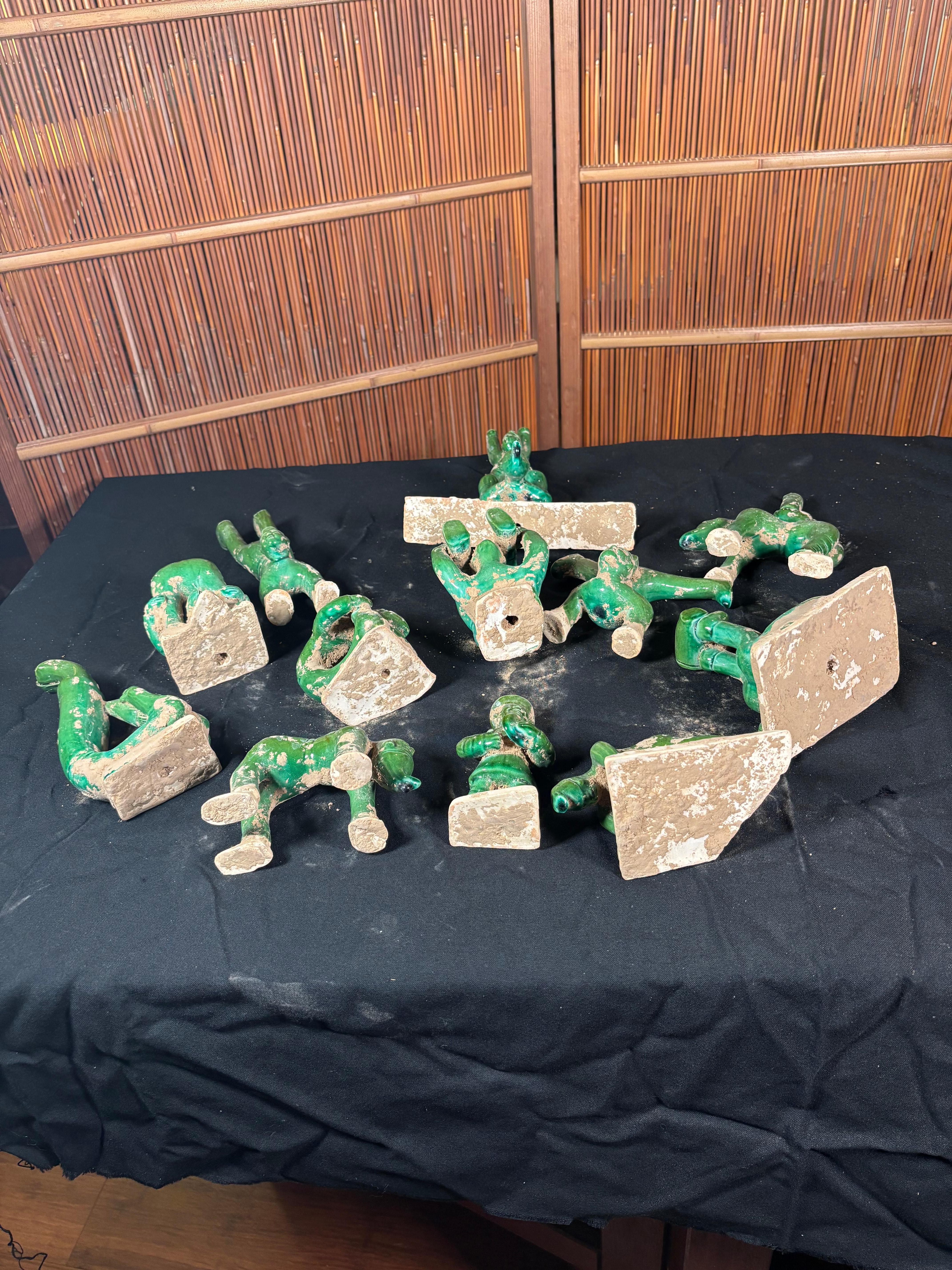 Collection de saltimbanques chinois de l'Antiquité, dynastie Ming 1368-1644 en vente 12