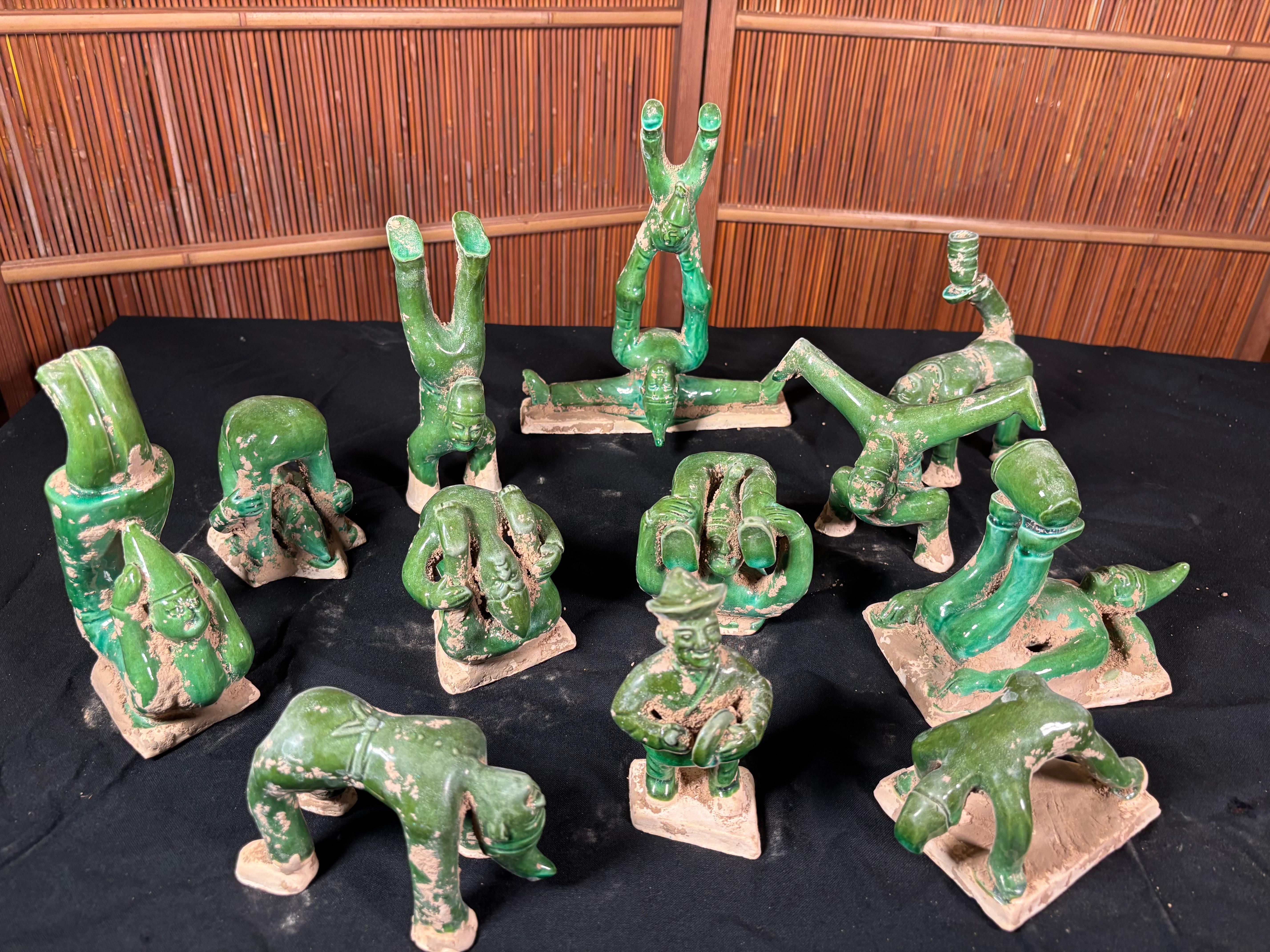 Chinois Collection de saltimbanques chinois de l'Antiquité, dynastie Ming 1368-1644 en vente