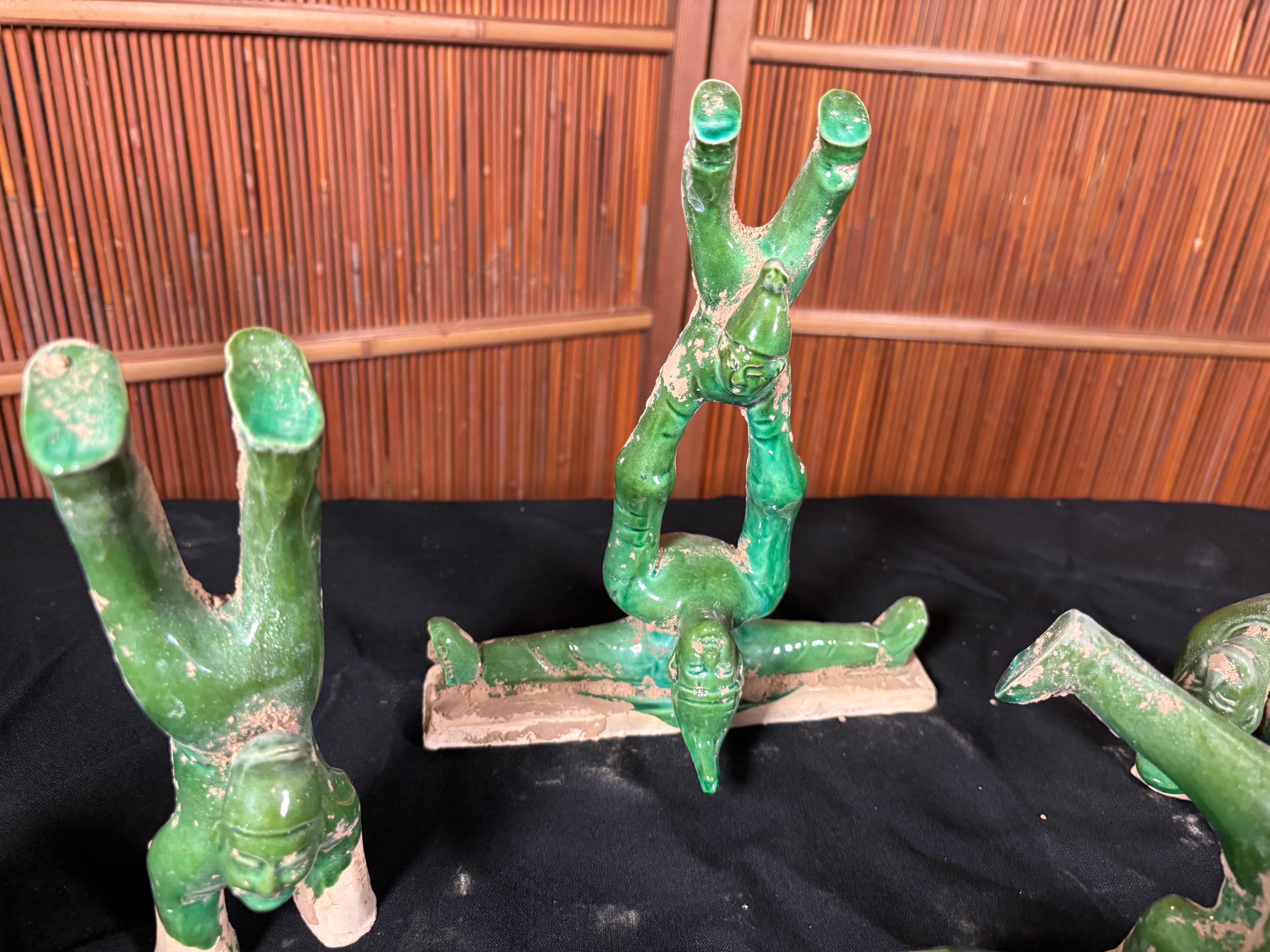 Vernissé Collection de saltimbanques chinois de l'Antiquité, dynastie Ming 1368-1644 en vente