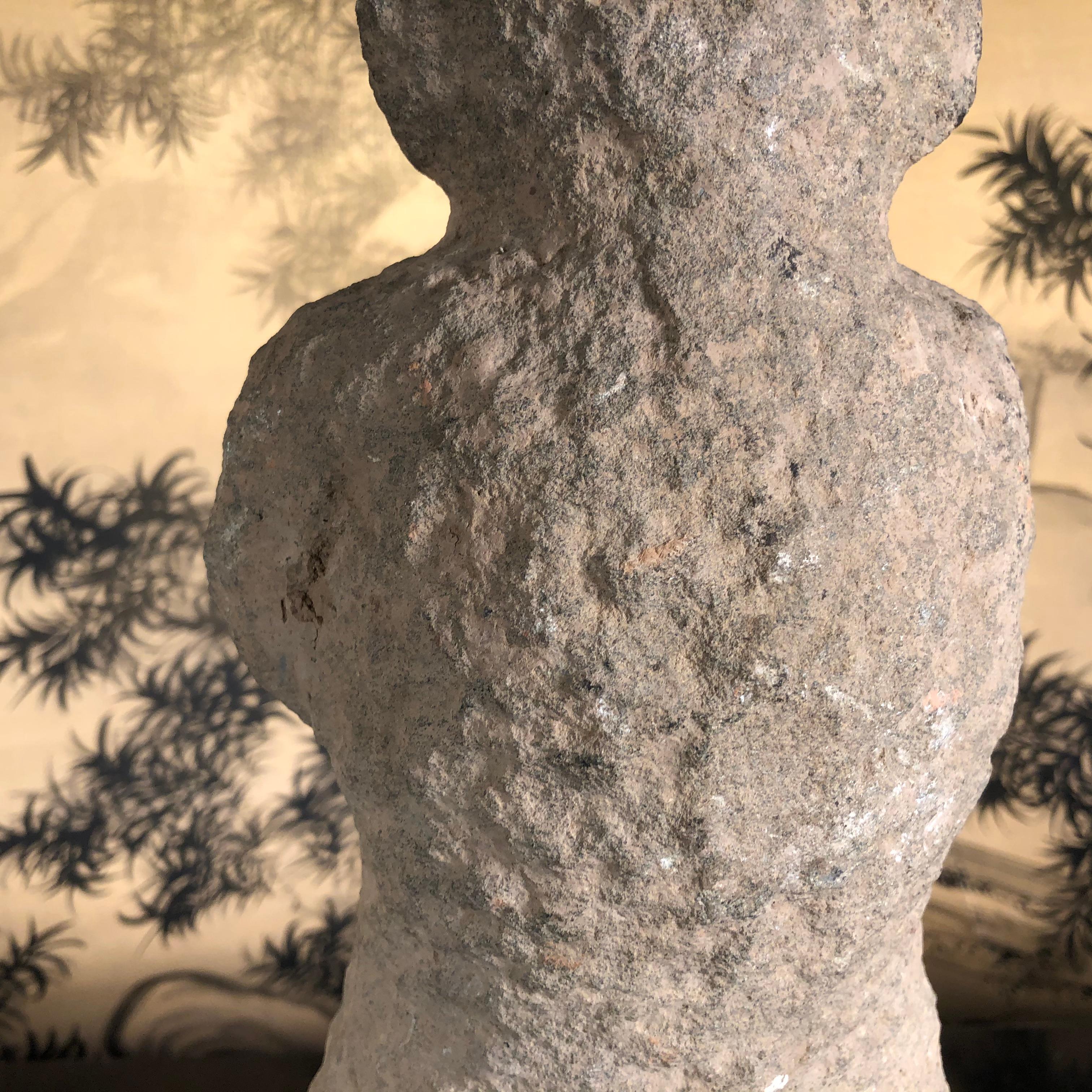 Figure masculine chinoise ancienne en pierre, 206 BC-220 ADS en vente 6