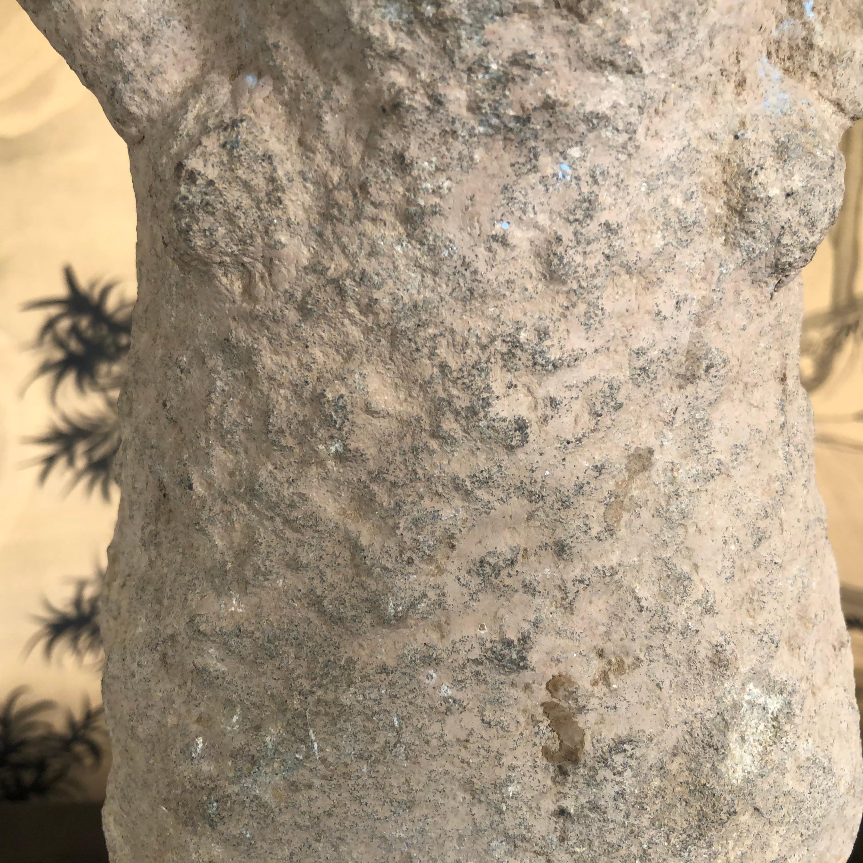Figure masculine chinoise ancienne en pierre, 206 BC-220 ADS Bon état - En vente à South Burlington, VT