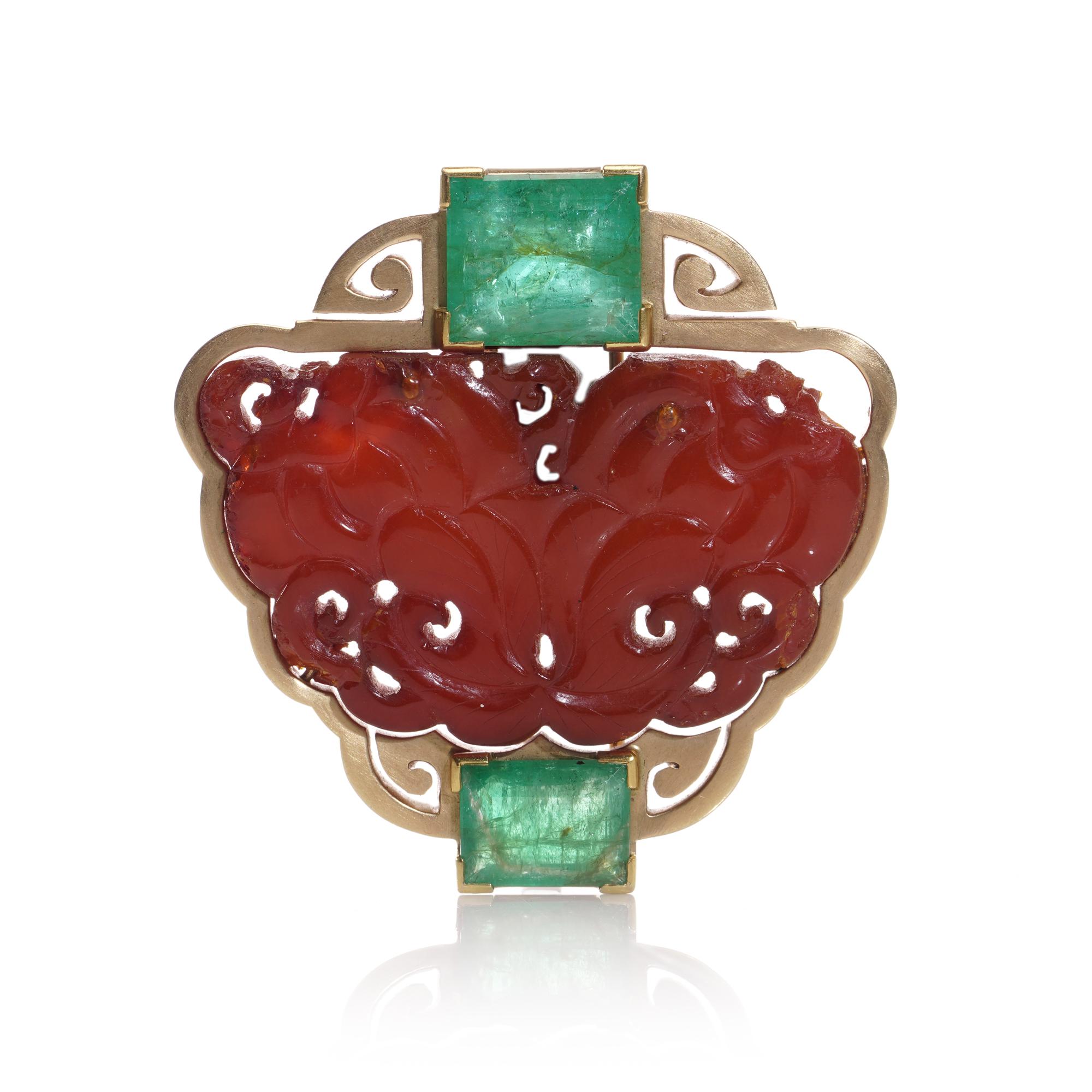 Chinese Antique 14kt. Gold Amber Clip Brooch with Colombian Emeralds For Sale 2